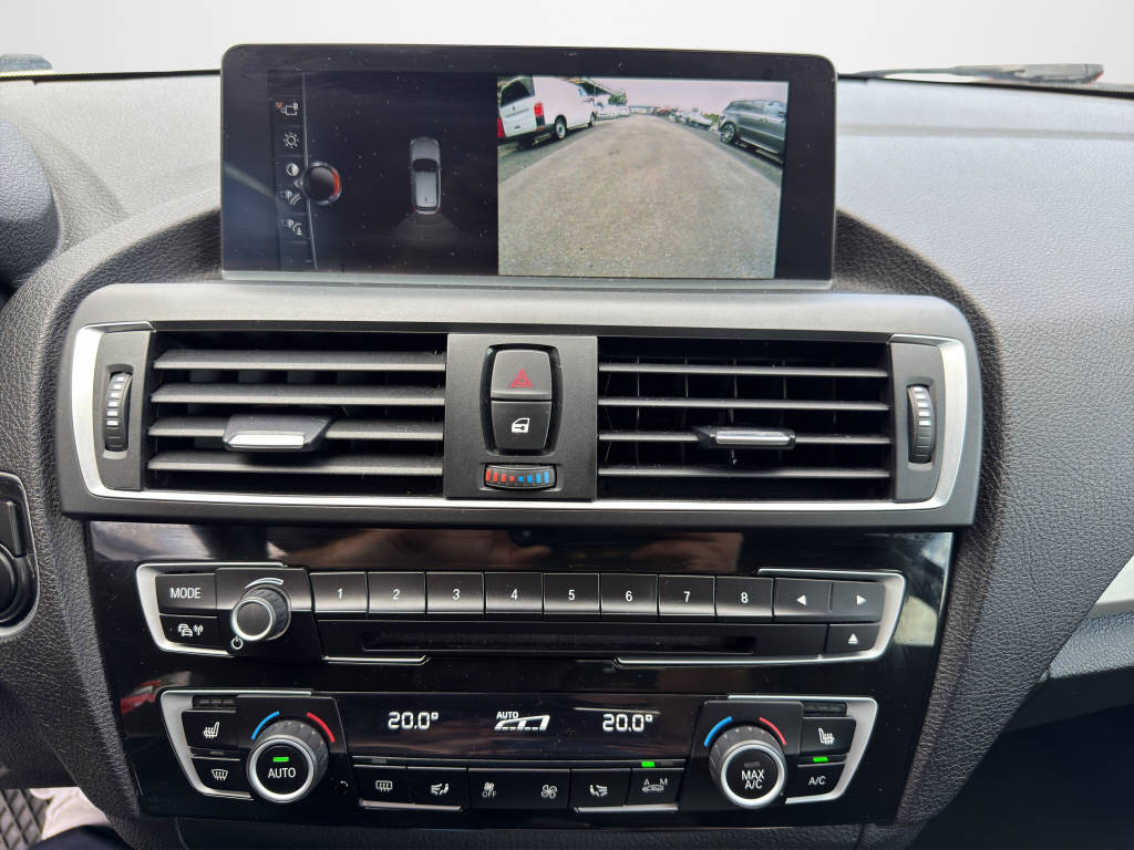 BMW 120i-image-11