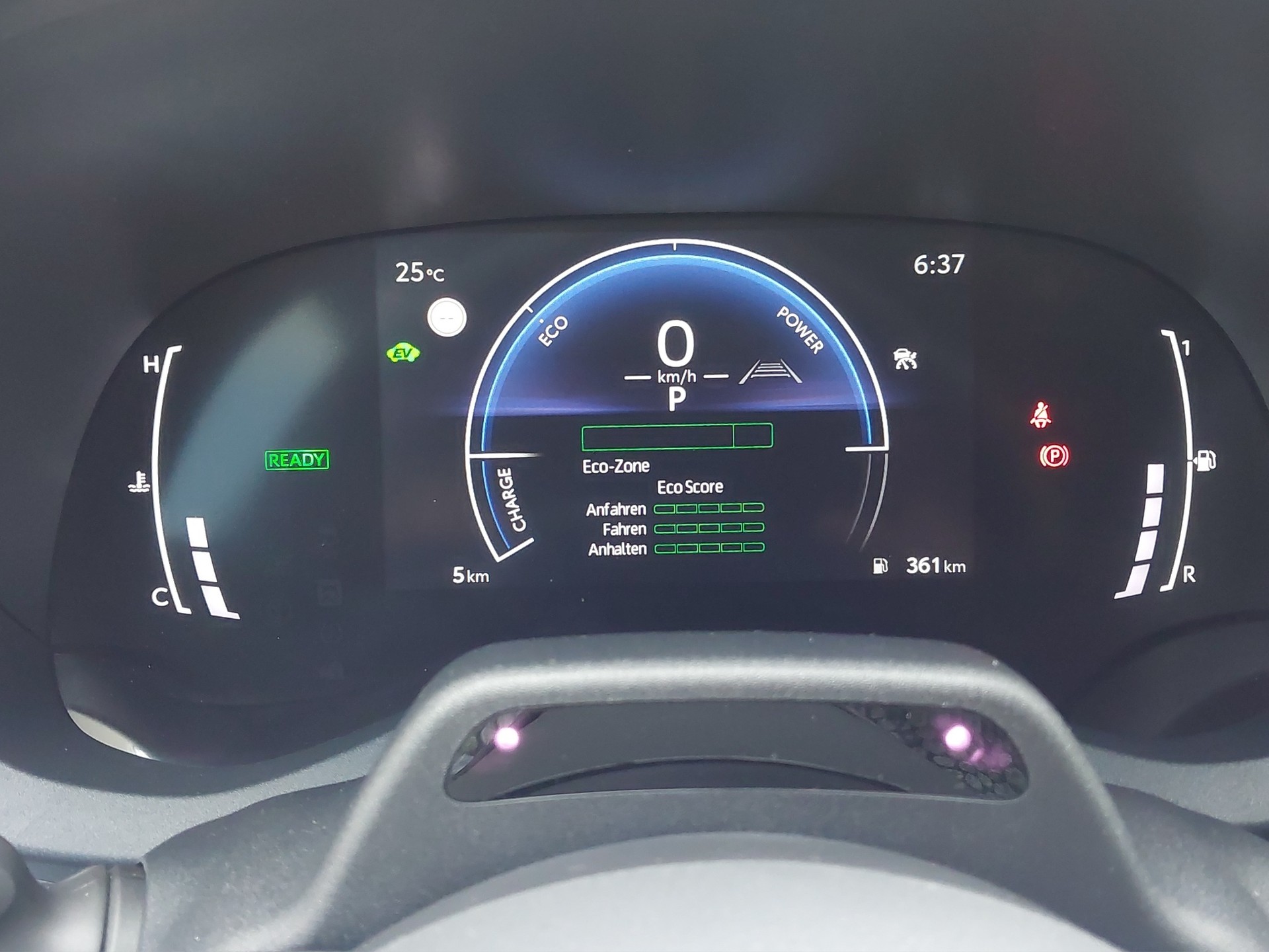 TOYOTA Yaris 1.5 VVT-i HSD Trend-image-9