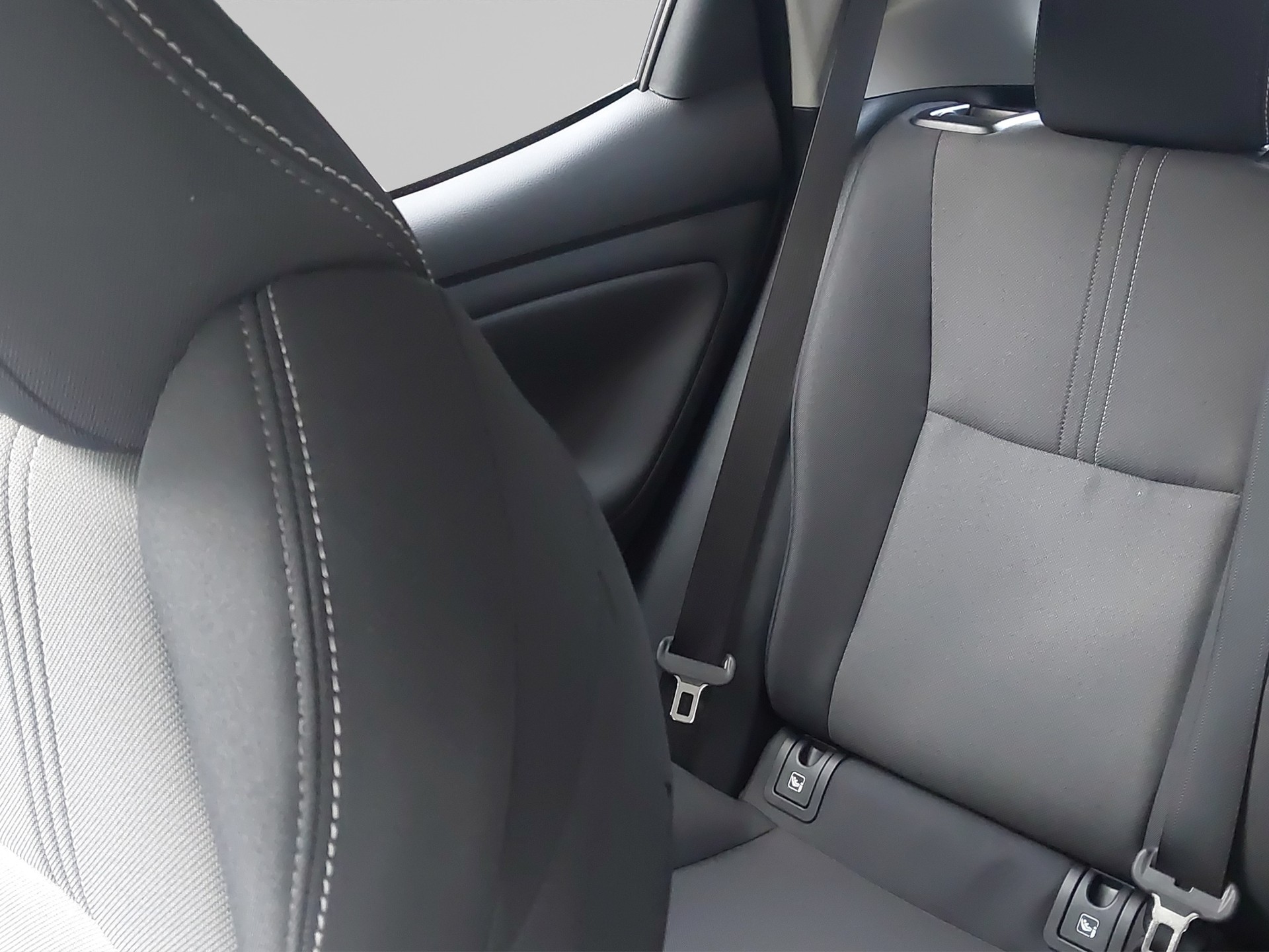 TOYOTA Yaris 1.5 VVT-i HSD Trend-image-12