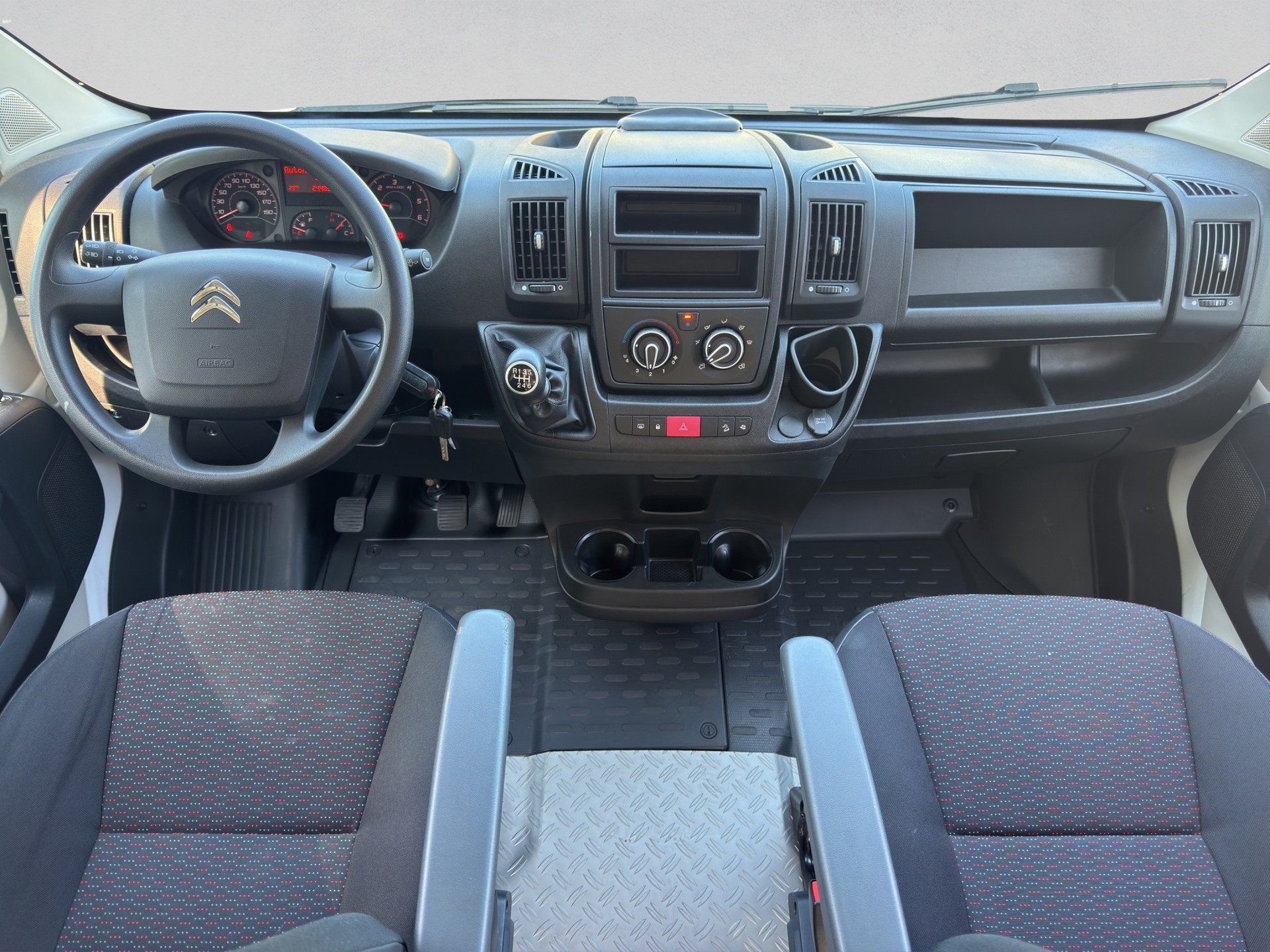 CITROEN Jumper 30 2.0 BlueHDi 130 Confort L2H2-image-17