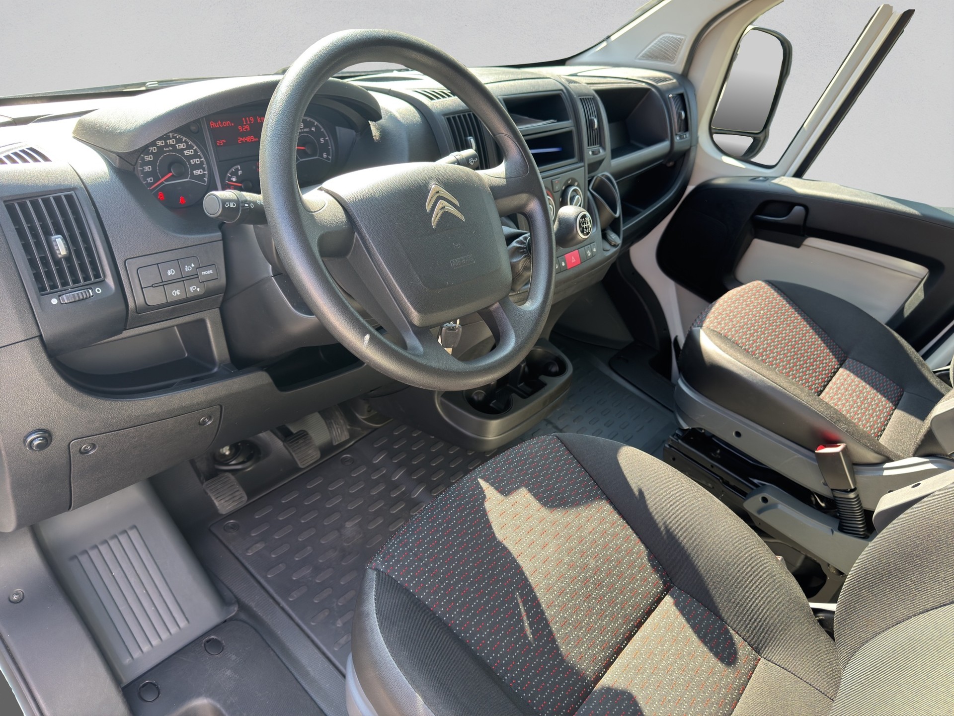 CITROEN Jumper 30 2.0 BlueHDi 130 Confort L2H2-image-9