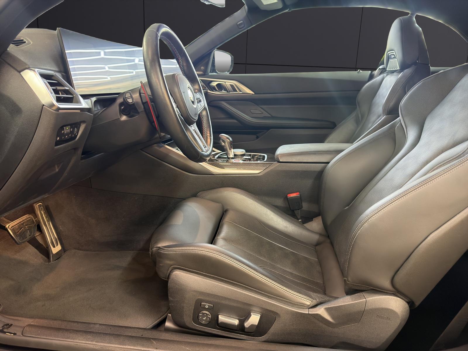 BMW M4 Competition xDrive Cabrio-image-10