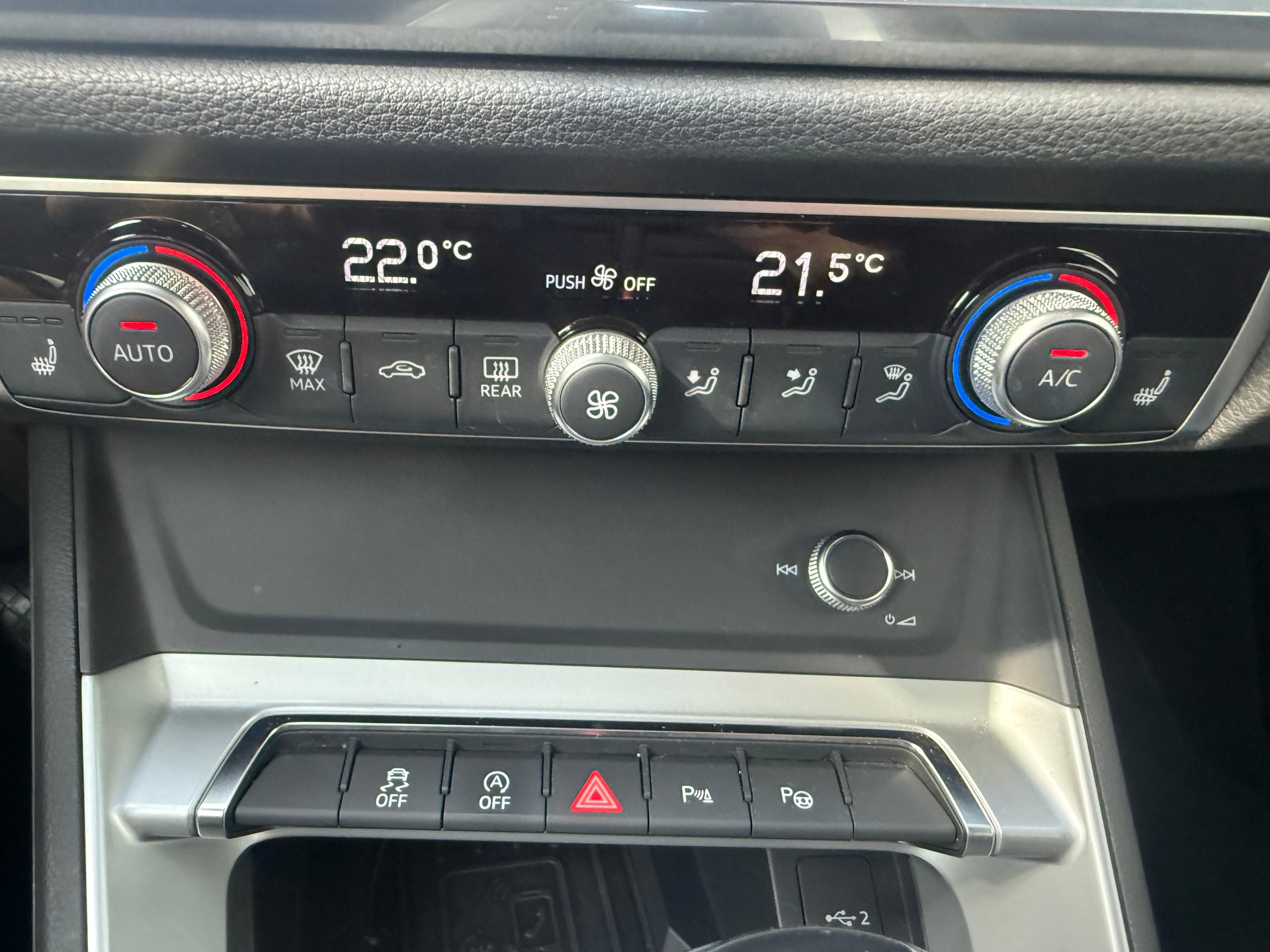 AUDI Q3 40 TDI advanced quattro S-tronic-image-22