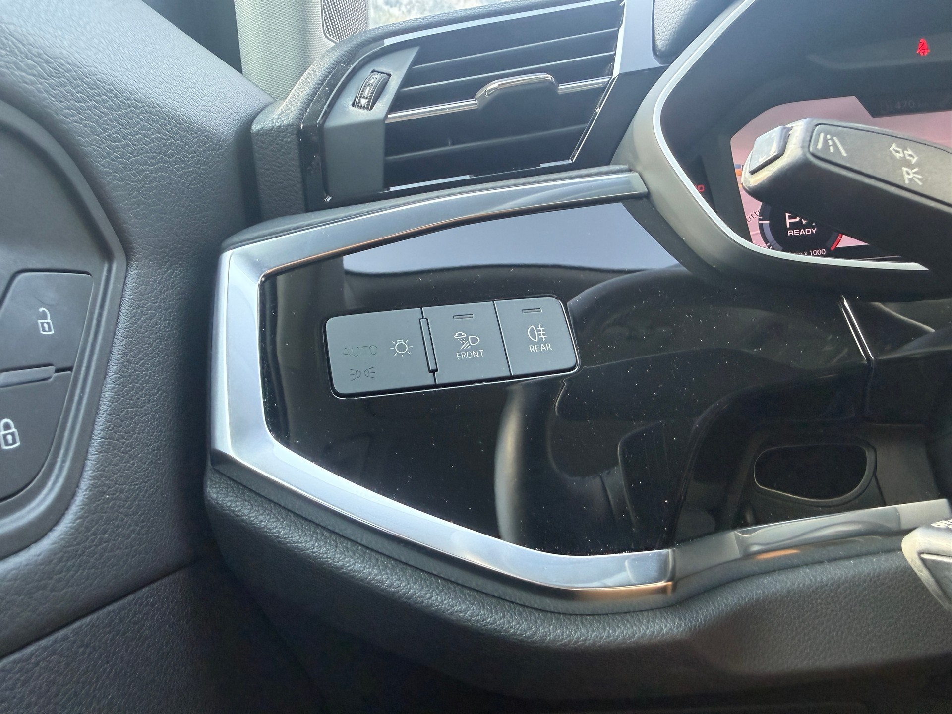 AUDI Q3 40 TDI advanced quattro S-tronic-image-27