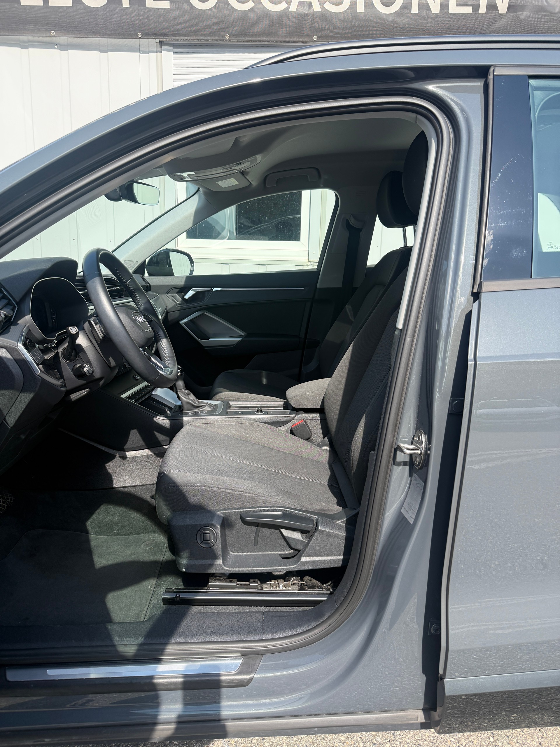 AUDI Q3 40 TDI advanced quattro S-tronic-image-11