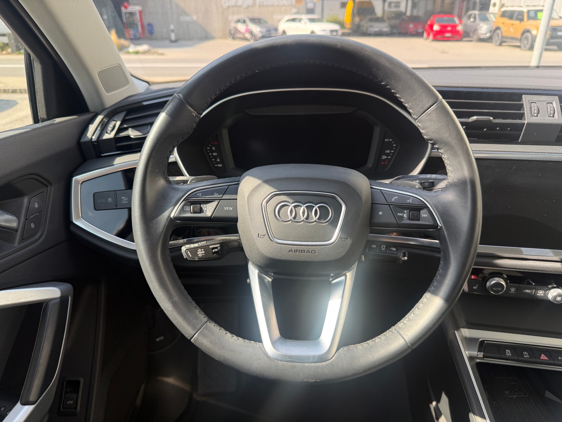 AUDI Q3 40 TDI advanced quattro S-tronic-image-16
