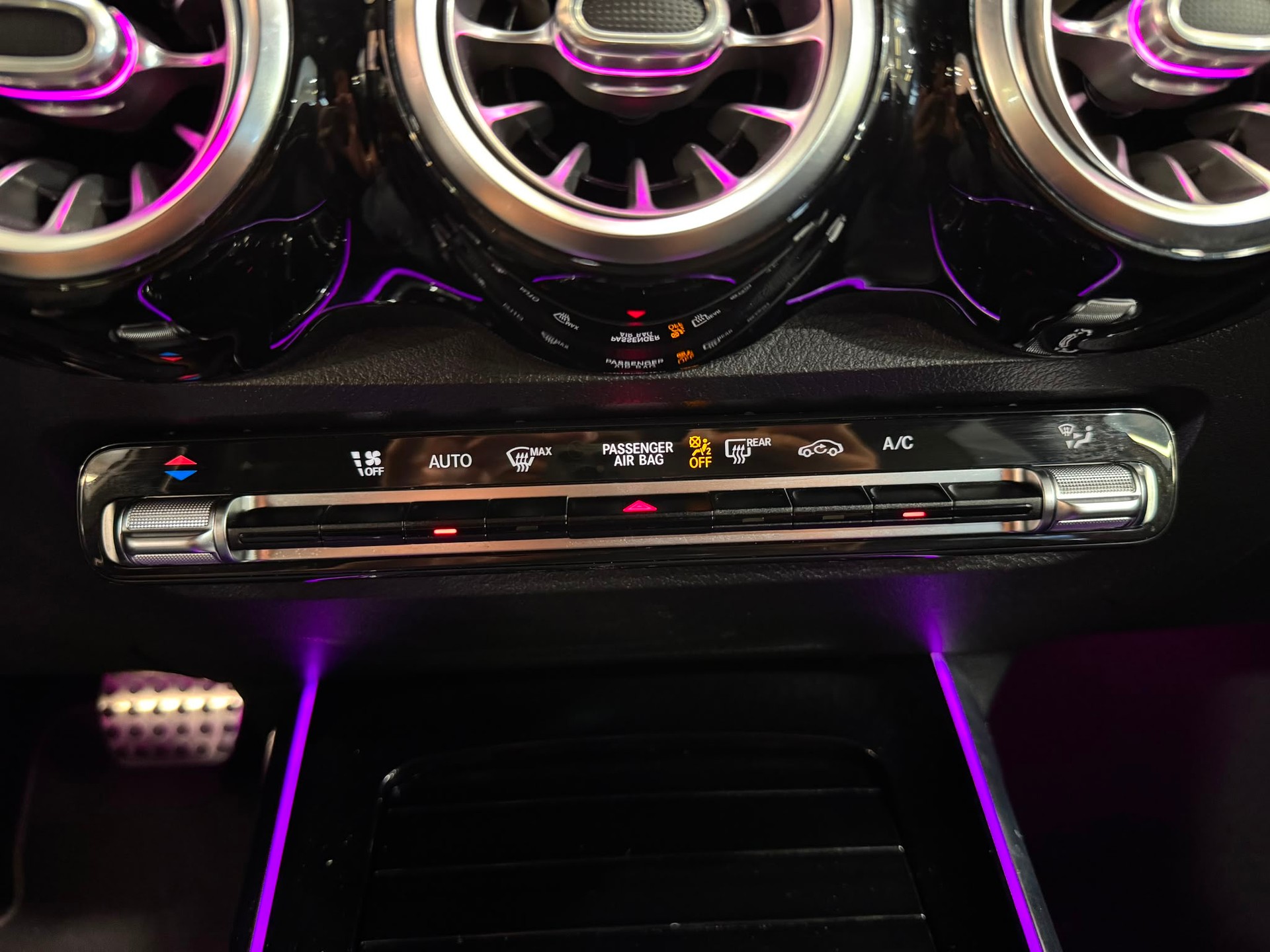 MERCEDES-BENZ GLB 35 AMG 4 MATIC 8G-Tronic-image-21