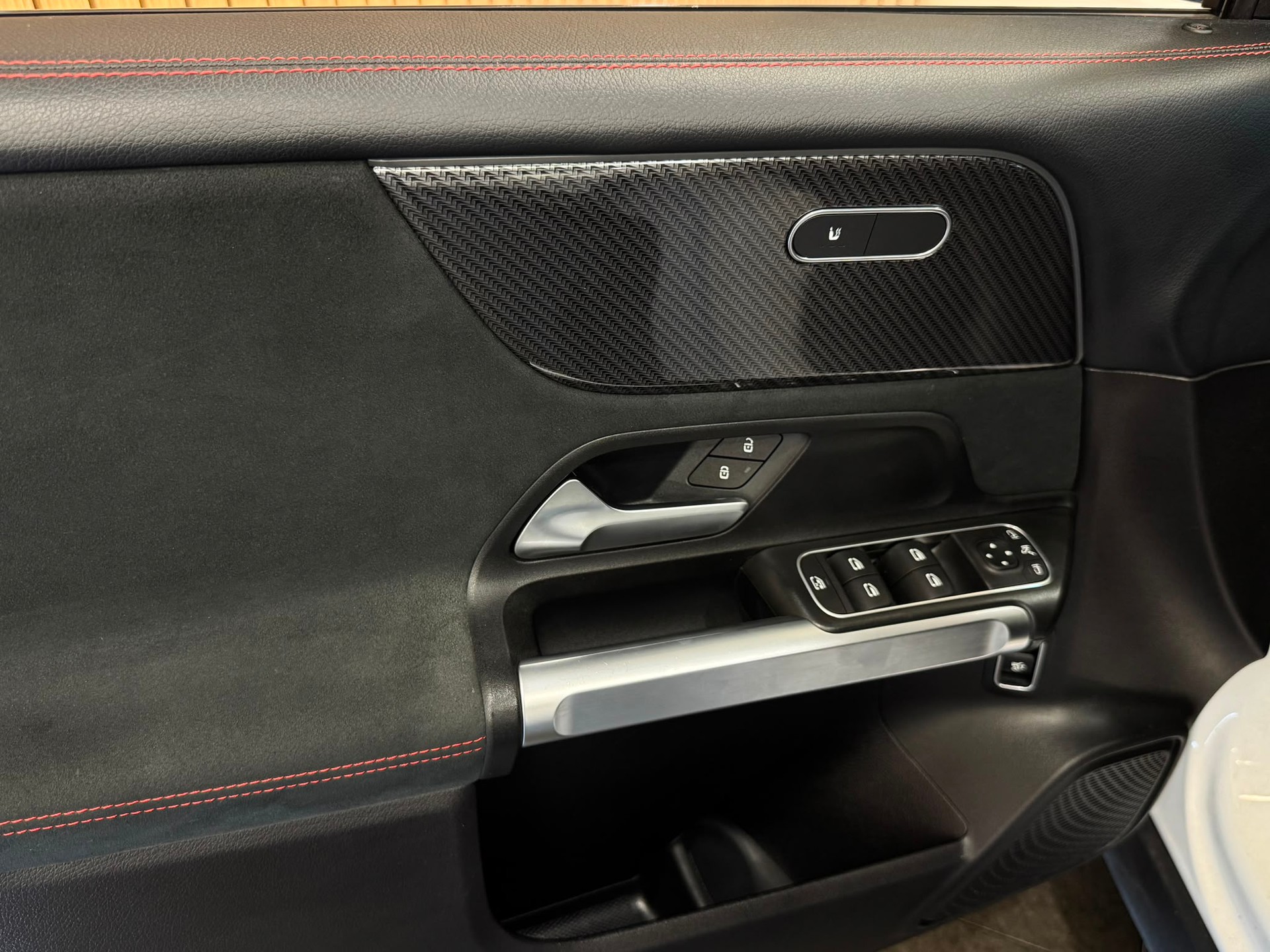 MERCEDES-BENZ GLB 35 AMG 4 MATIC 8G-Tronic-image-14