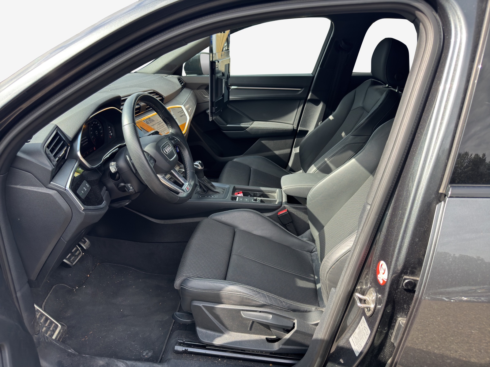 AUDI Q3 Sportback 40 TFSI S line quattro S-tronic-image-7
