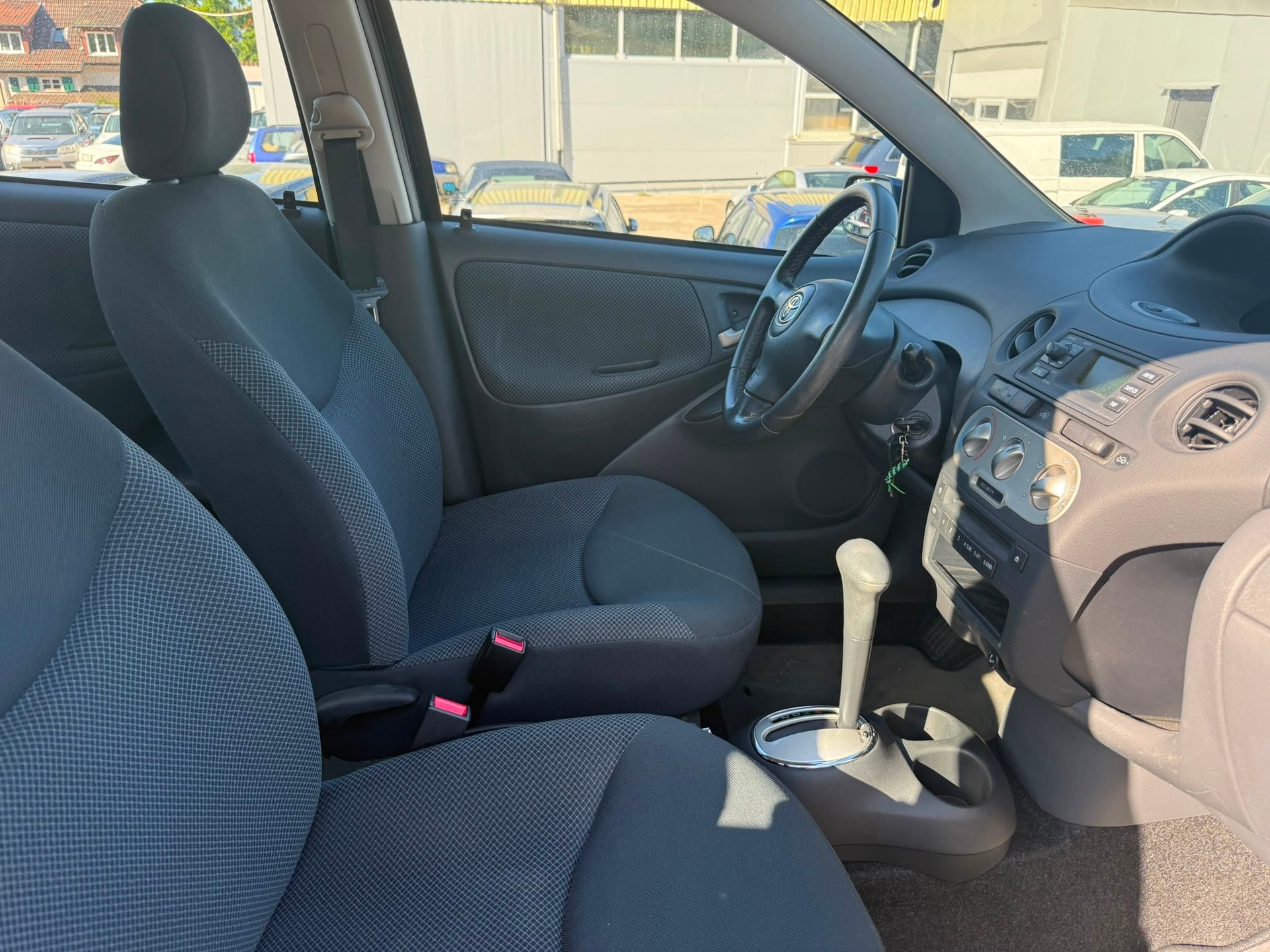 TOYOTA Yaris 1.3 Linea Sol-image-7