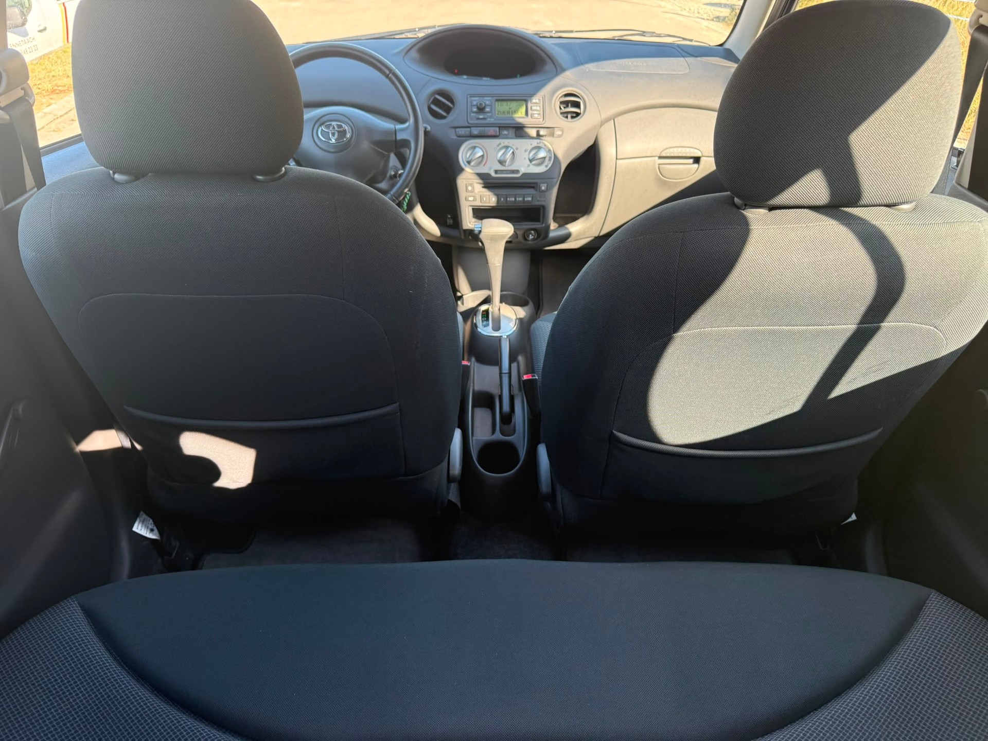 TOYOTA Yaris 1.3 Linea Sol-image-8