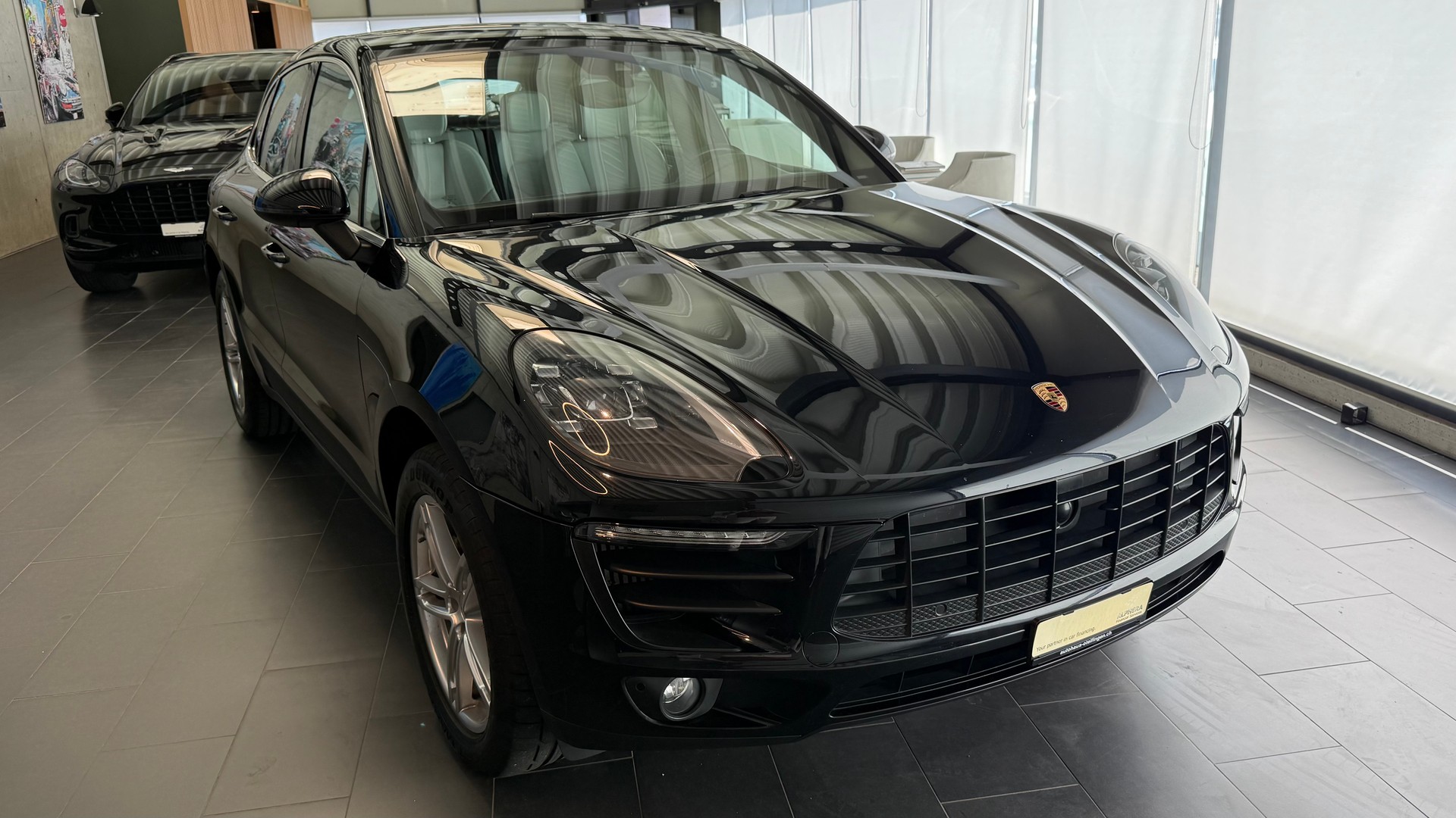 PORSCHE Macan 3.0 V6 S-showroom-element-1