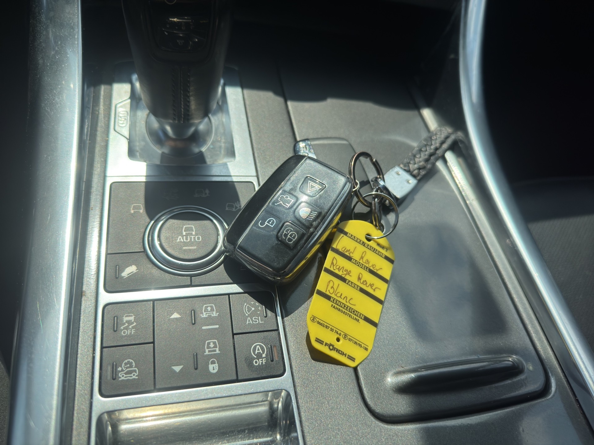 LAND ROVER Range Rover Sport 3.0 SDV6 SE Automatic-image-17