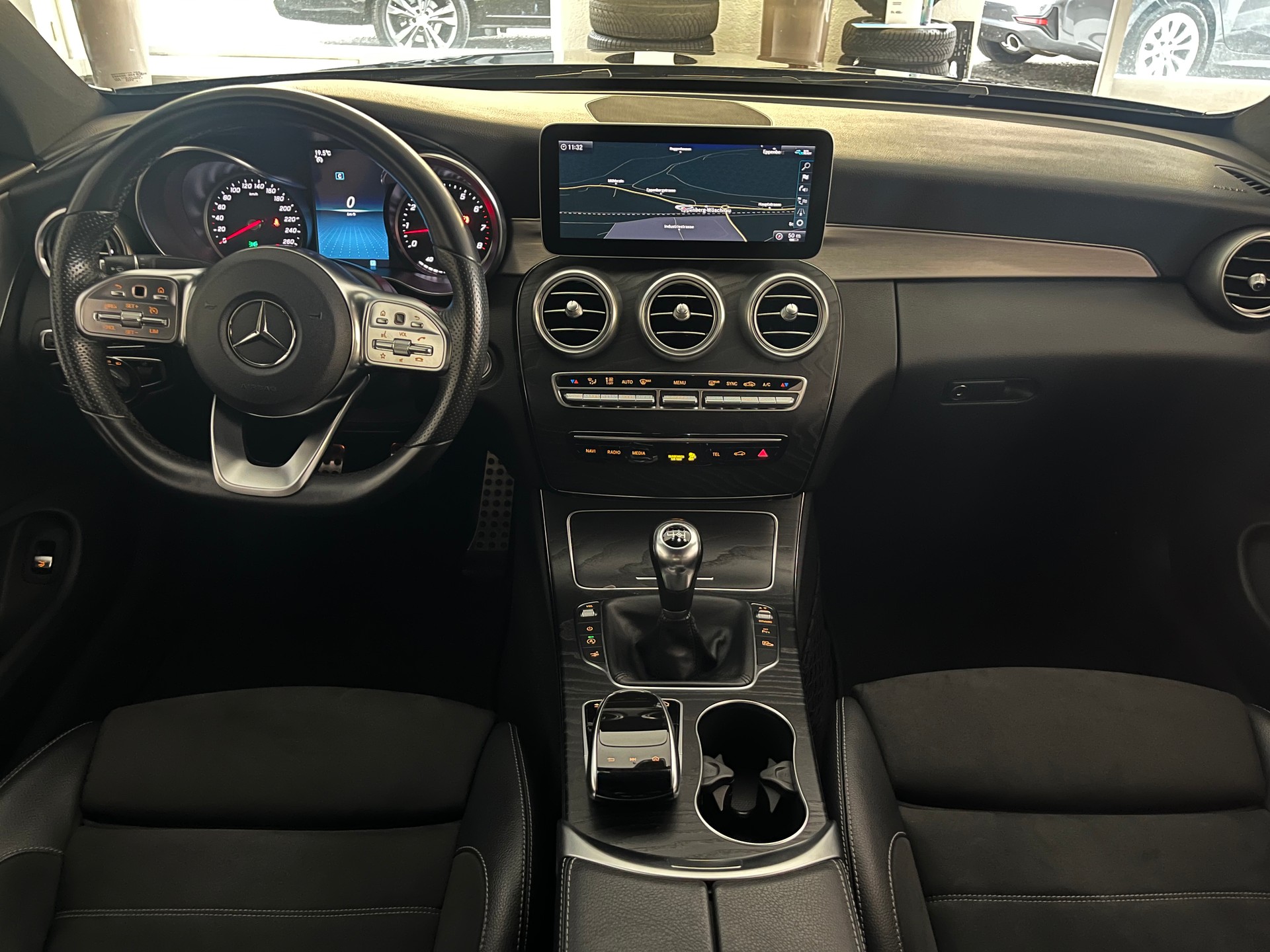 MERCEDES-BENZ C 180 AMG Line Coupé-image-10