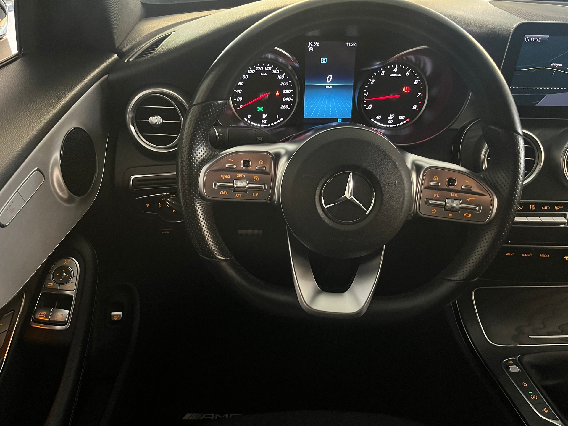 MERCEDES-BENZ C 180 AMG Line Coupé-image-12