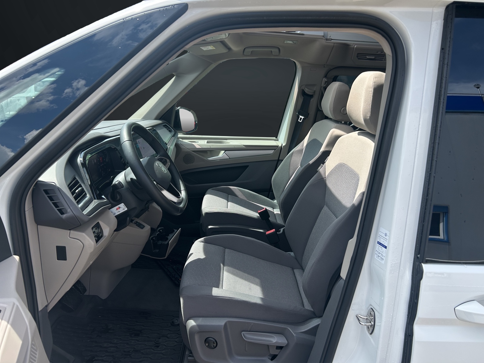 VW California 2.0 TDI Beach Camper-image-11