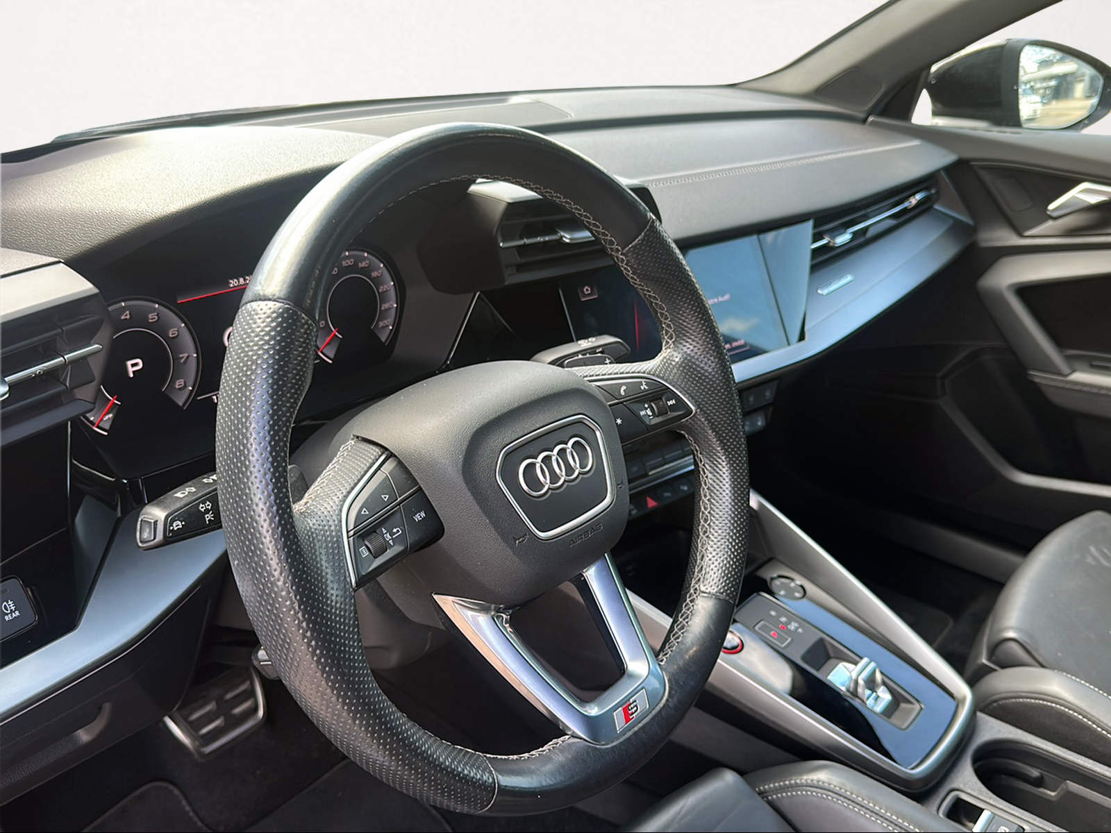 AUDI S3 Limousine 2.0 TFSI quattro S-tronic-image-2