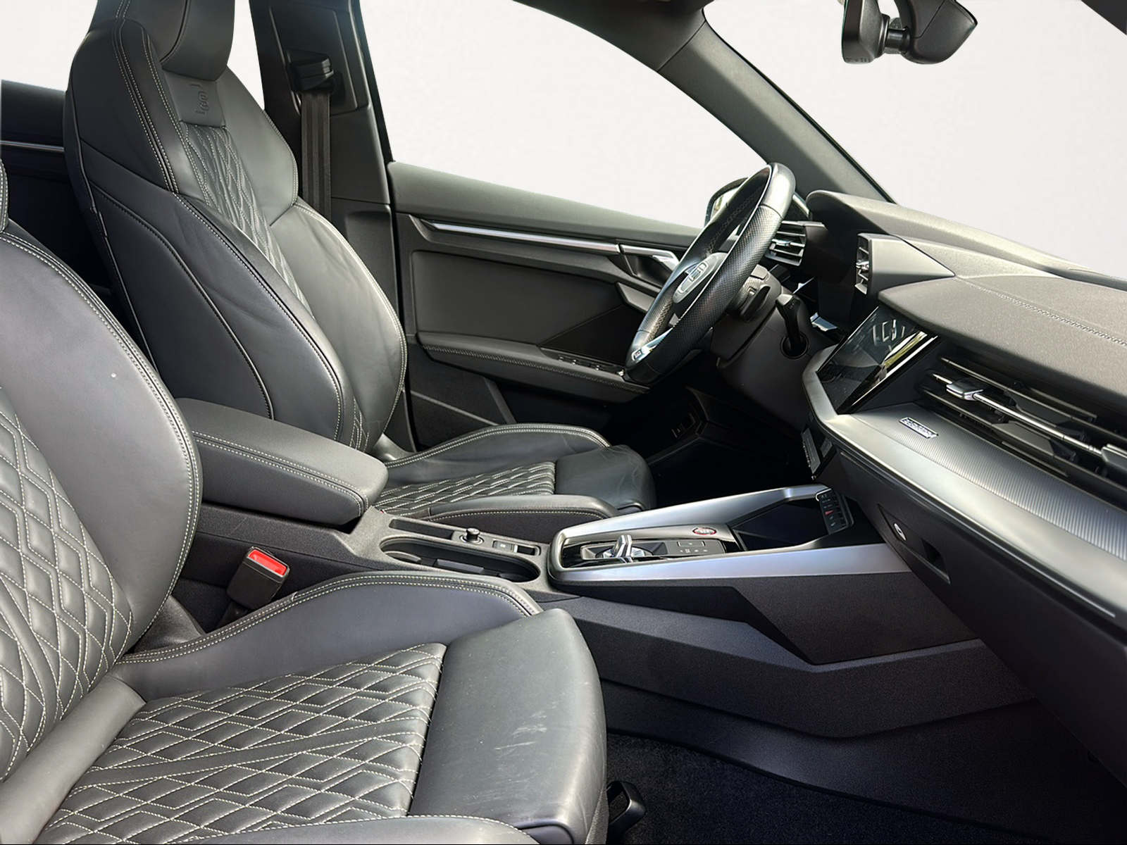 AUDI S3 Limousine 2.0 TFSI quattro S-tronic-image-8