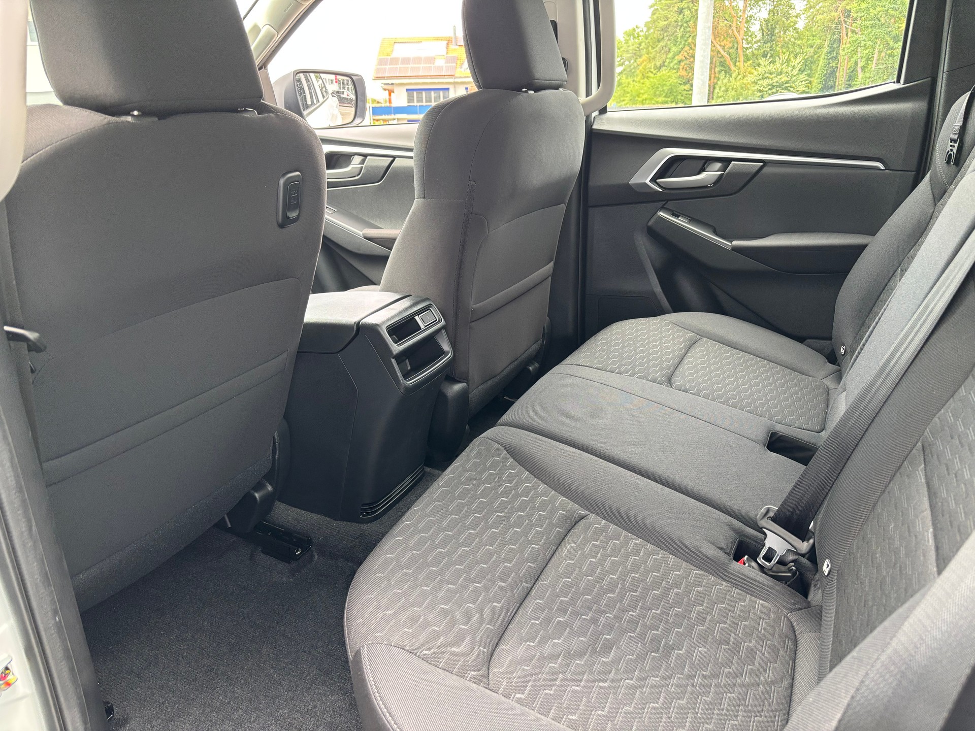 ISUZU D-MAX 2.2 Crew Cab Evolution 4x4 Automat-image-8