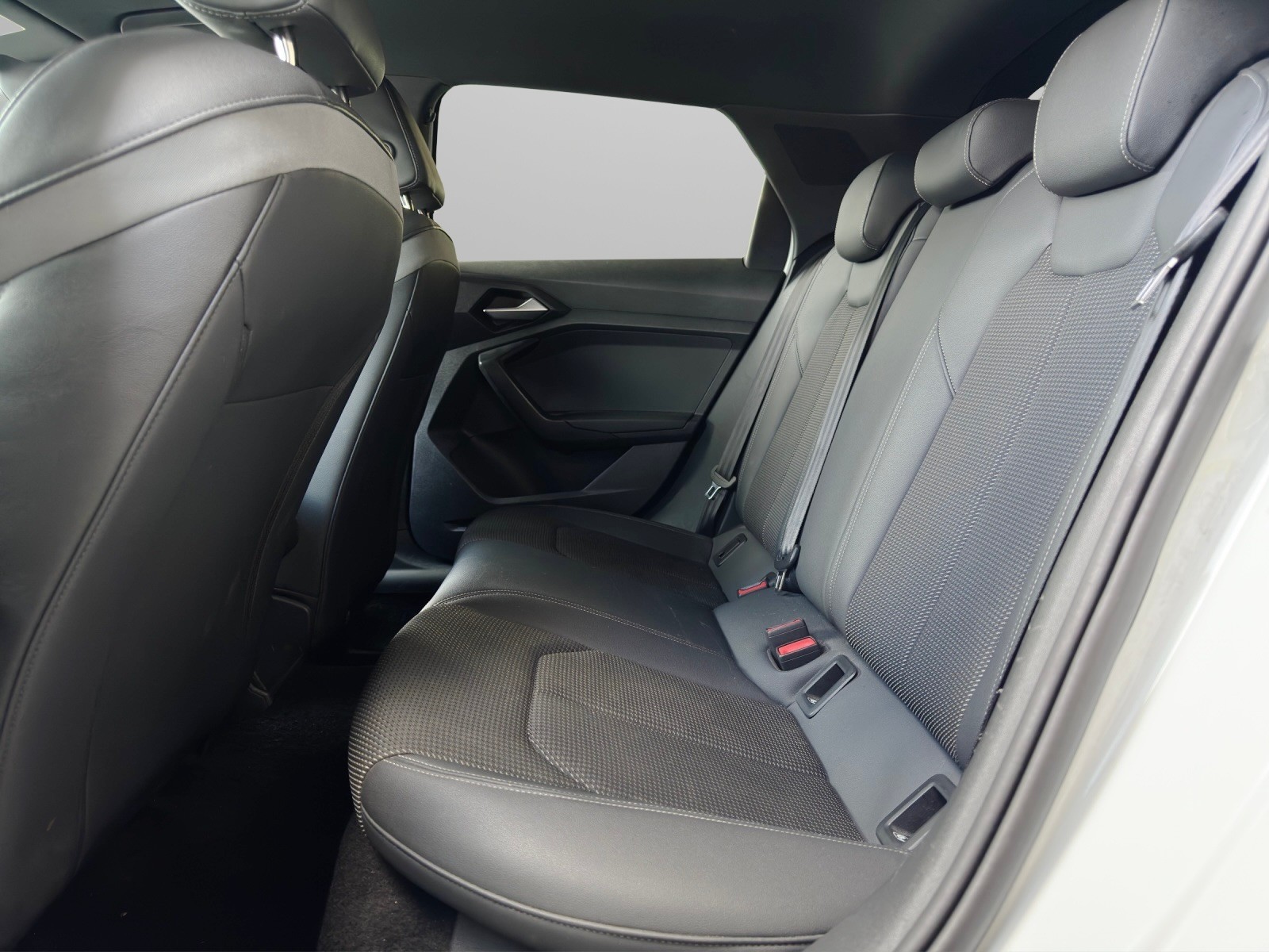 AUDI A1 Sportback 30 TFSI Attraction S-tronic-image-10