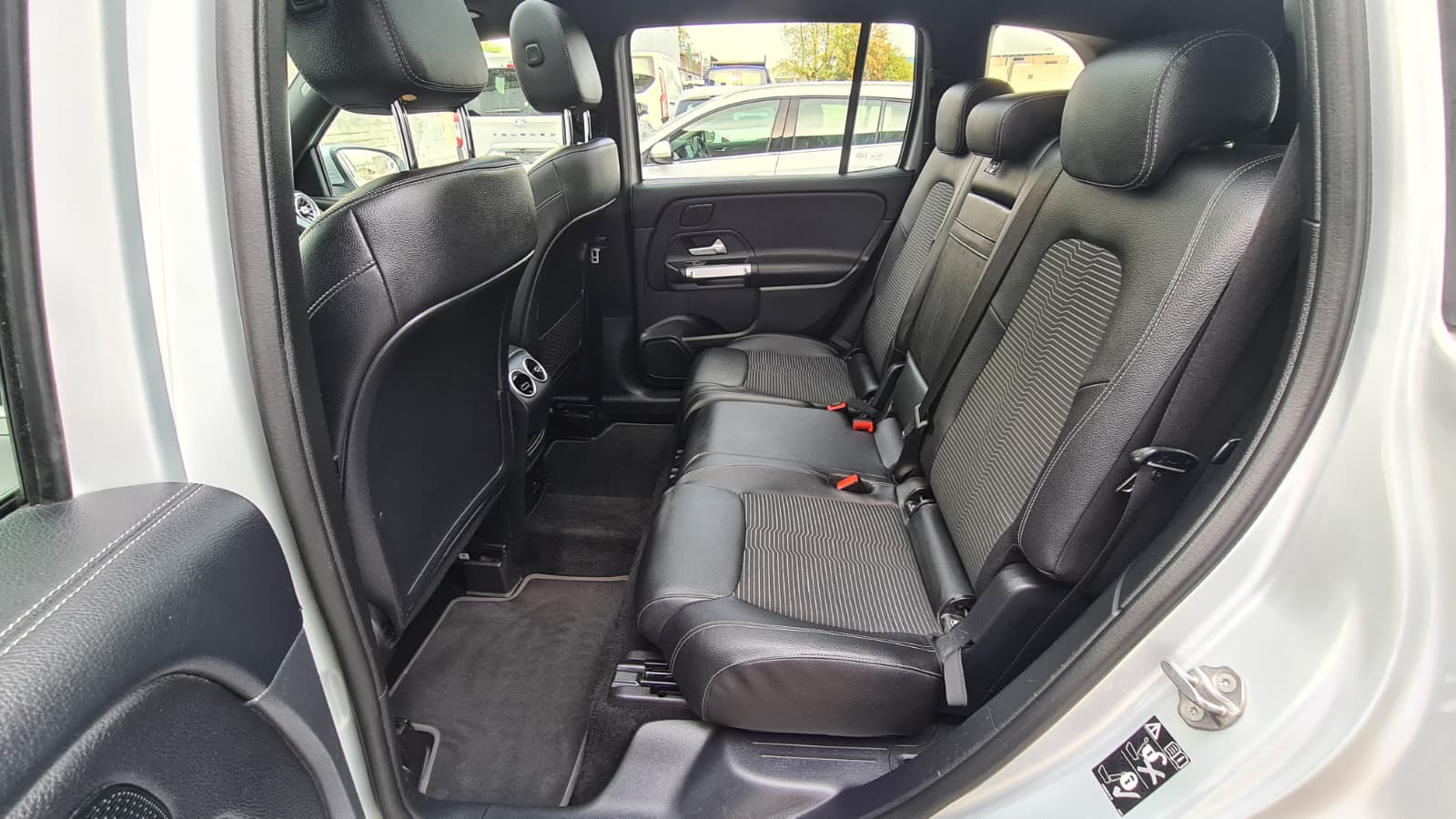 MERCEDES-BENZ GLB 220 d 4Matic Style 8G-Tronic ** Teil-Leder ** Gr-Navi ** RF-Kamera ** Anh-Kupplung ** Panorama-Glasdach ** Ab MFK & Service-image-19