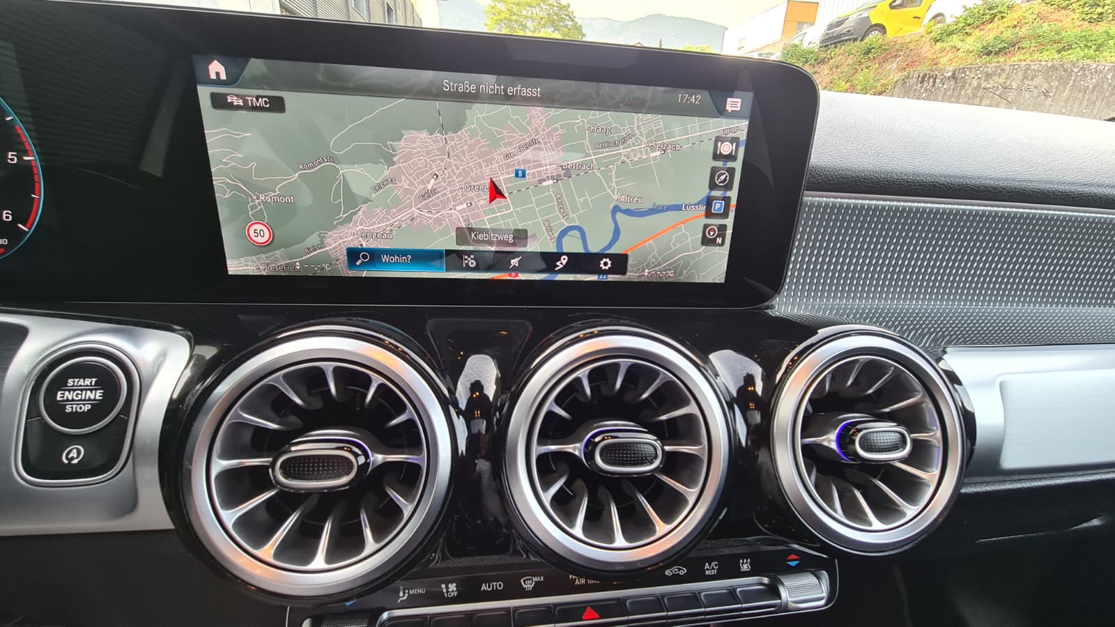 MERCEDES-BENZ GLB 220 d 4Matic Style 8G-Tronic ** Teil-Leder ** Gr-Navi ** RF-Kamera ** Anh-Kupplung ** Panorama-Glasdach ** Ab MFK & Service-image-14