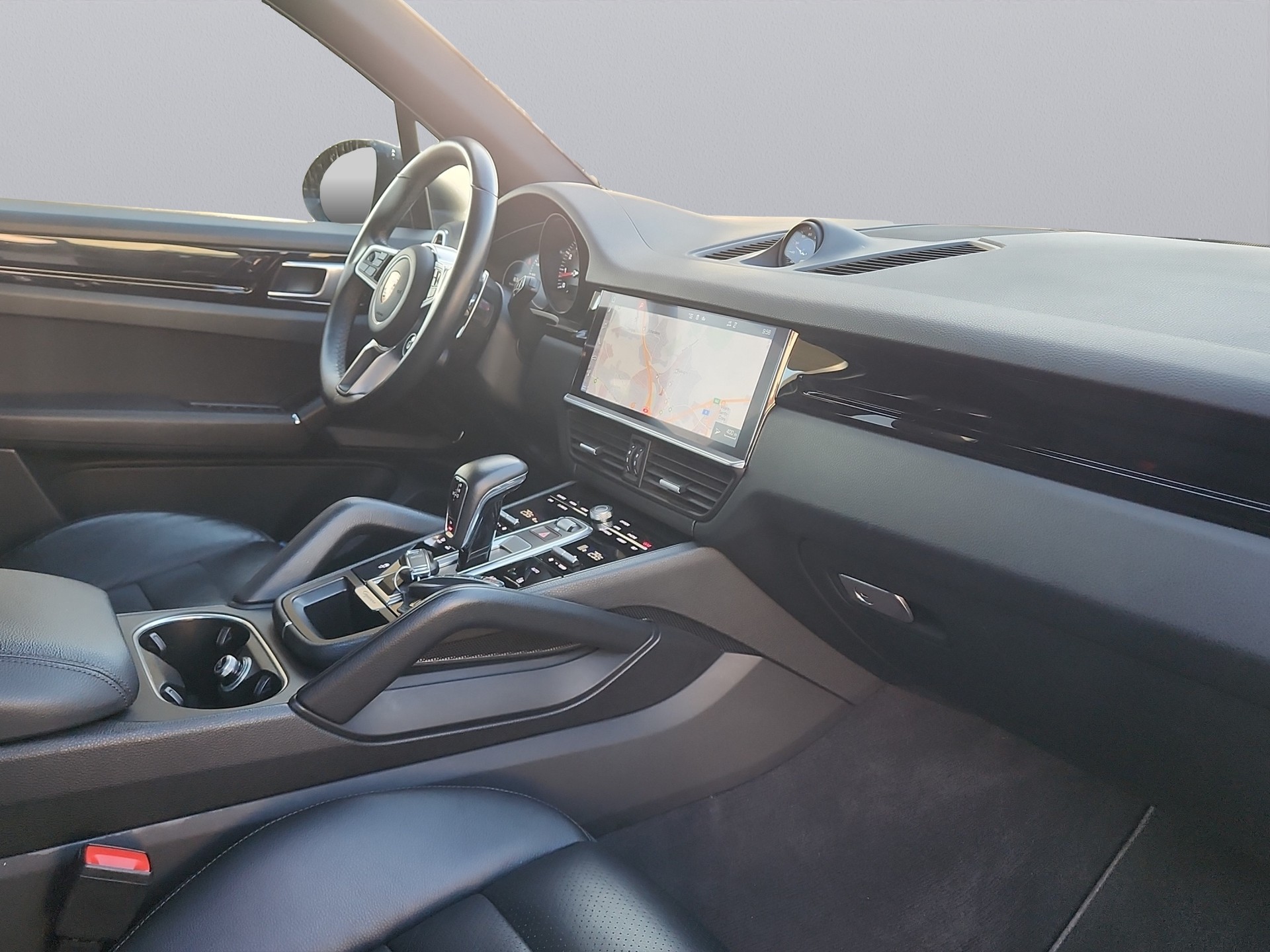 PORSCHE Cayenne-image-18