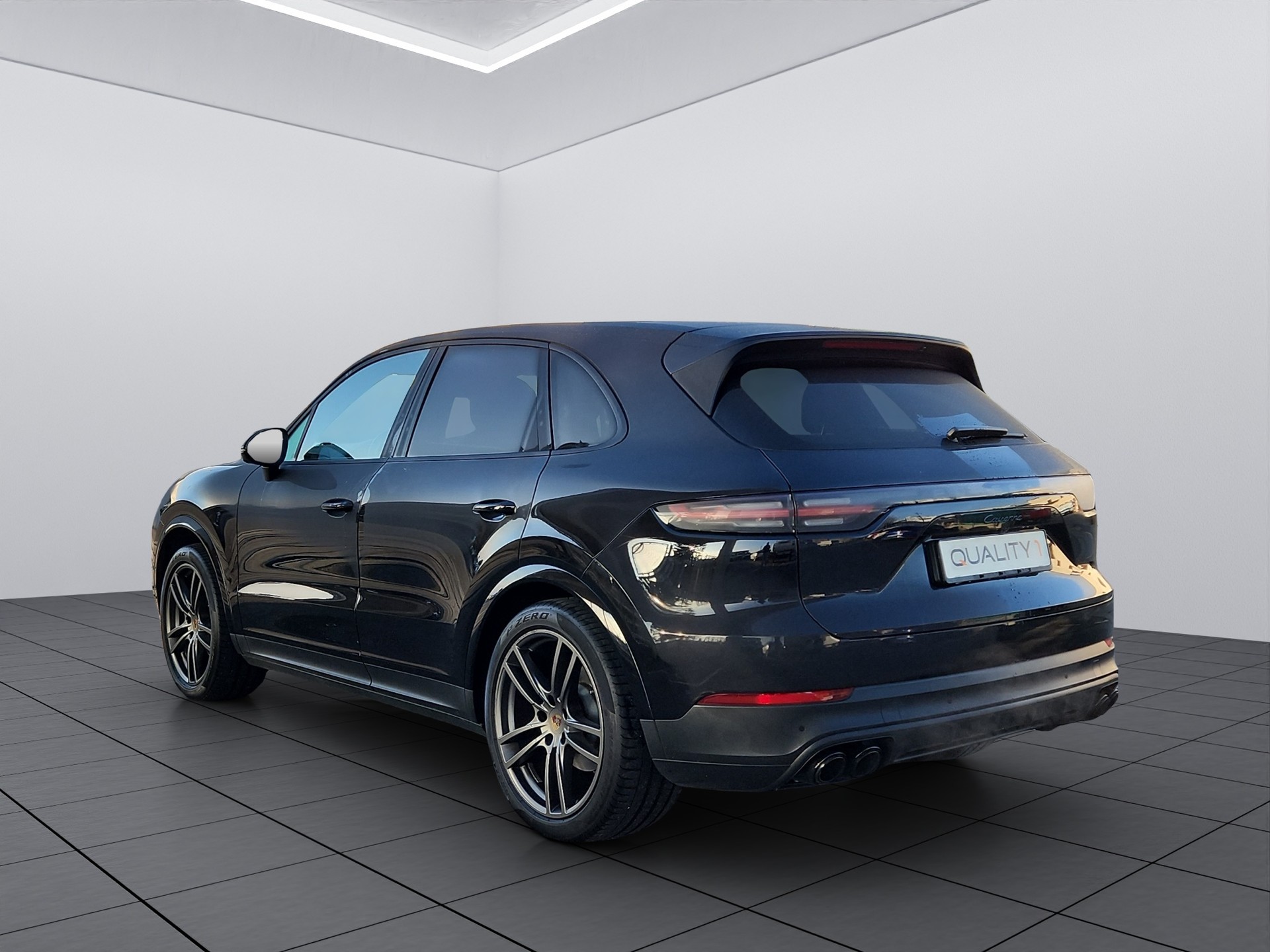PORSCHE Cayenne-showroom-element-2