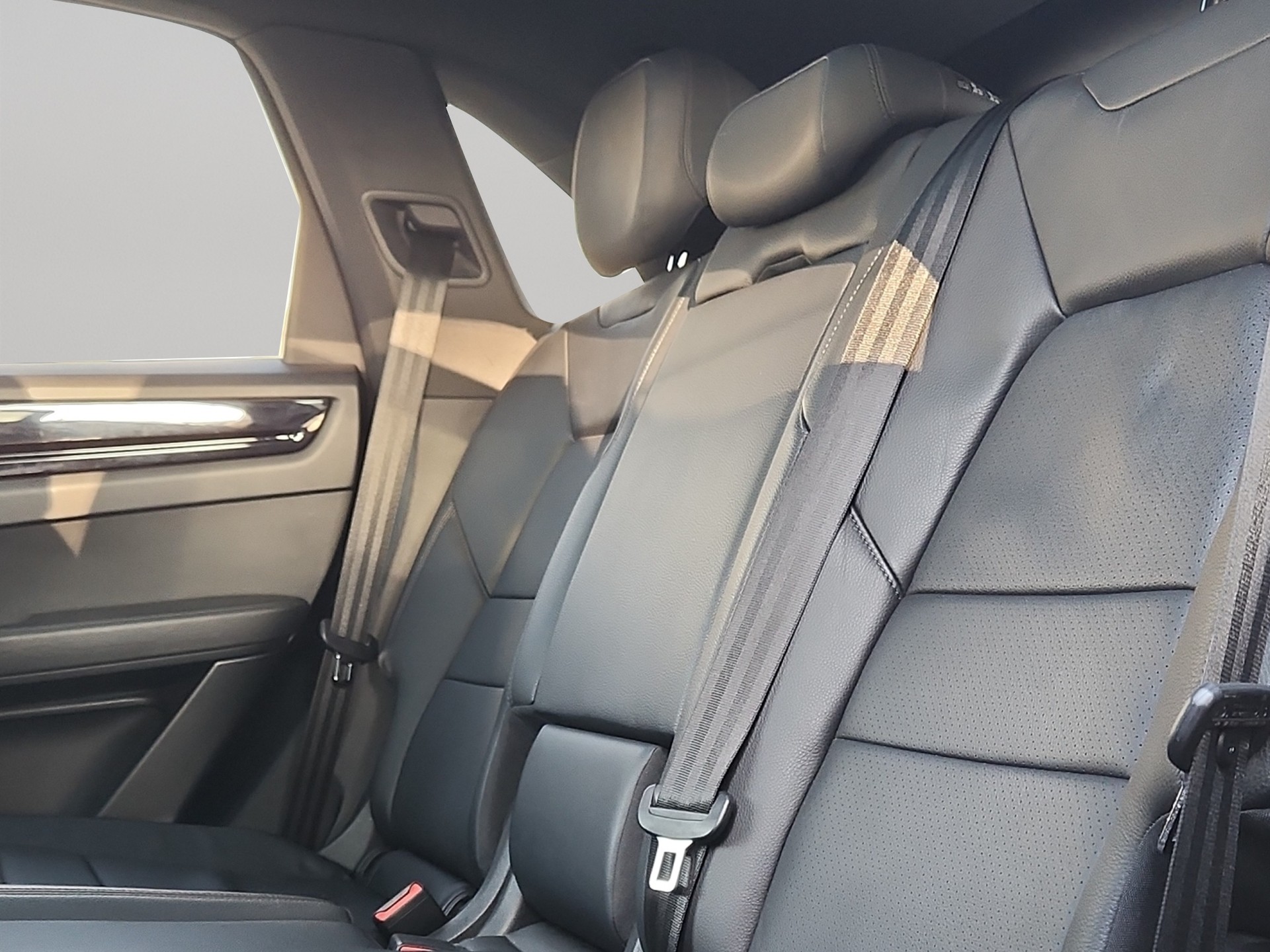 PORSCHE Cayenne-image-16