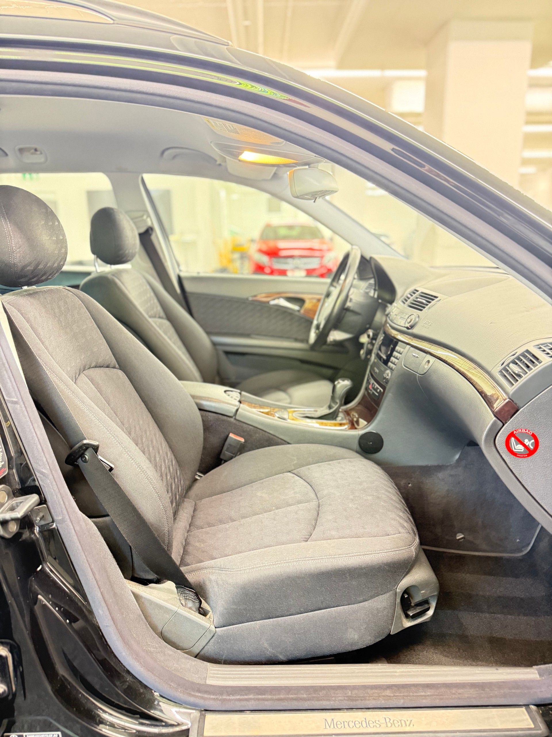 MERCEDES-BENZ E 200 Kompressor Classic-image-15