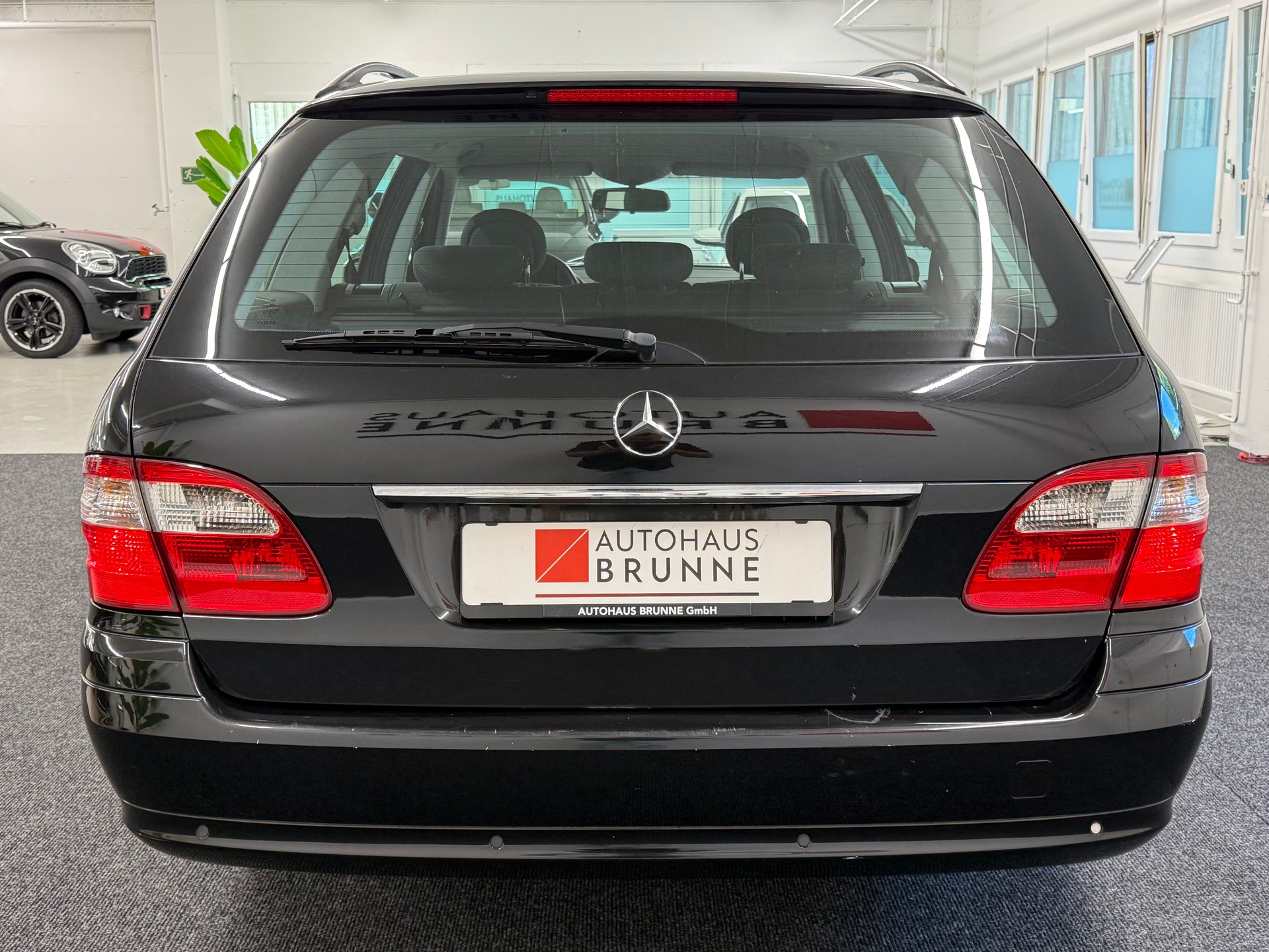 MERCEDES-BENZ E 200 Kompressor Classic-image-4