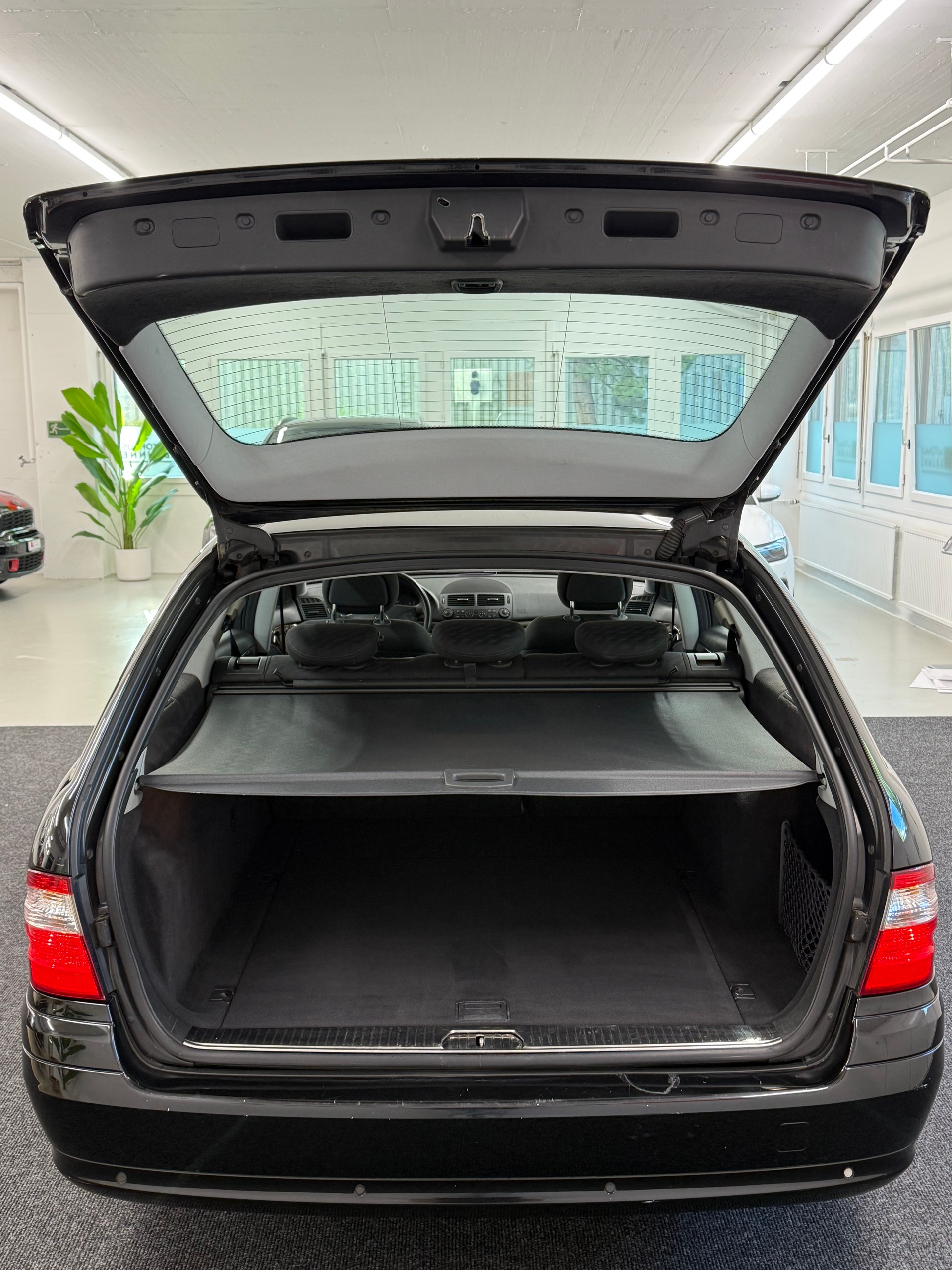 MERCEDES-BENZ E 200 Kompressor Classic-image-5