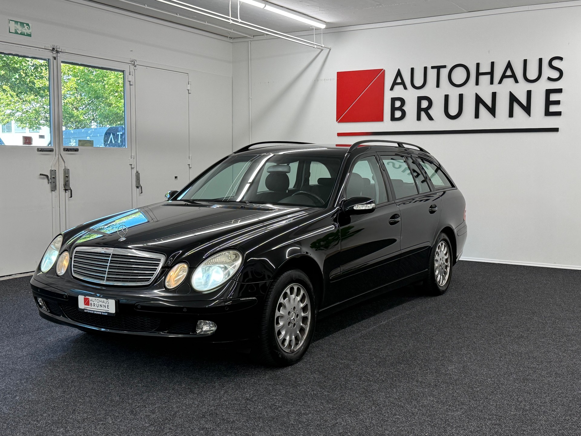 MERCEDES-BENZ E 200 Kompressor Classic-image-0