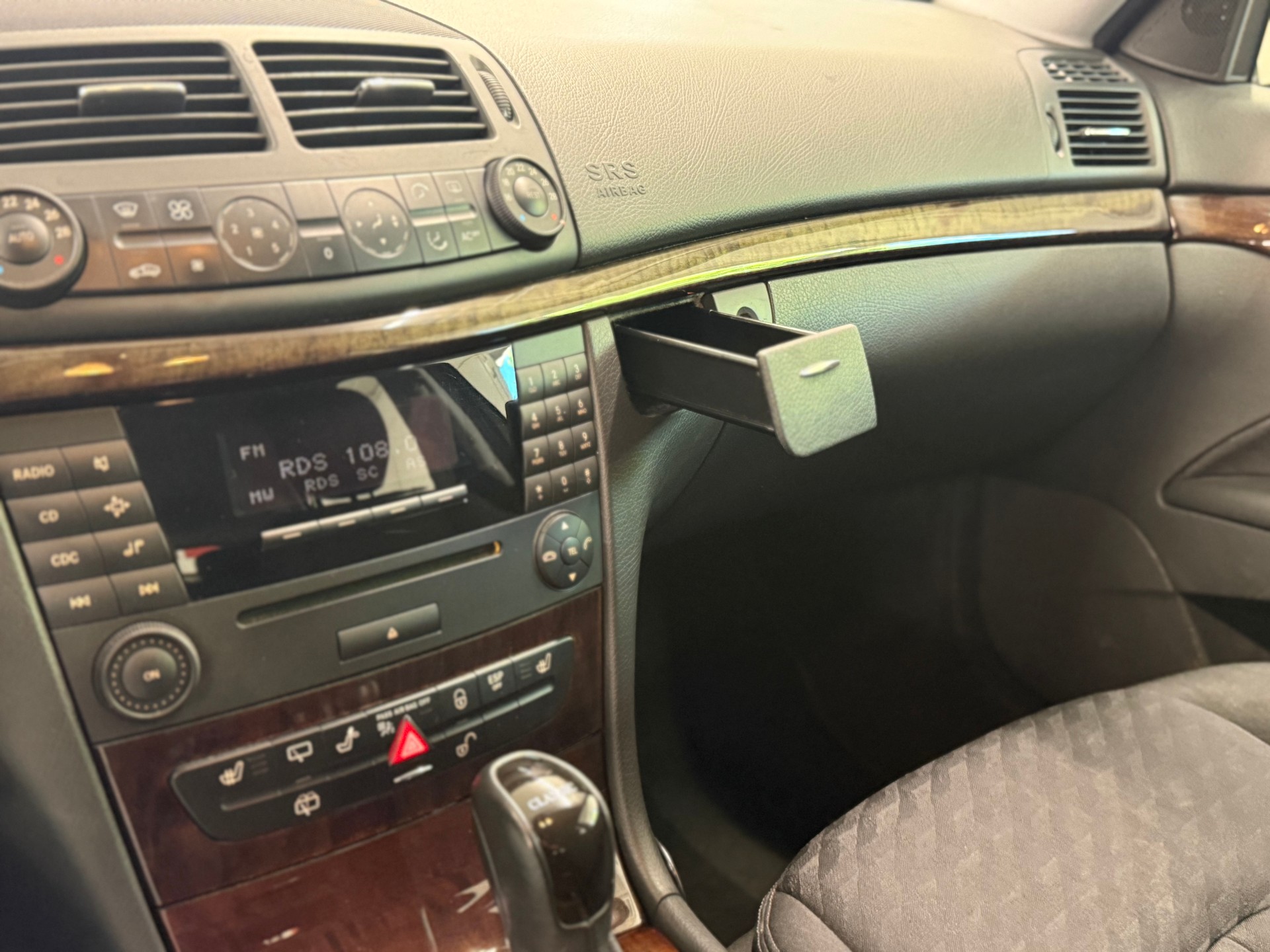 MERCEDES-BENZ E 200 Kompressor Classic-image-10