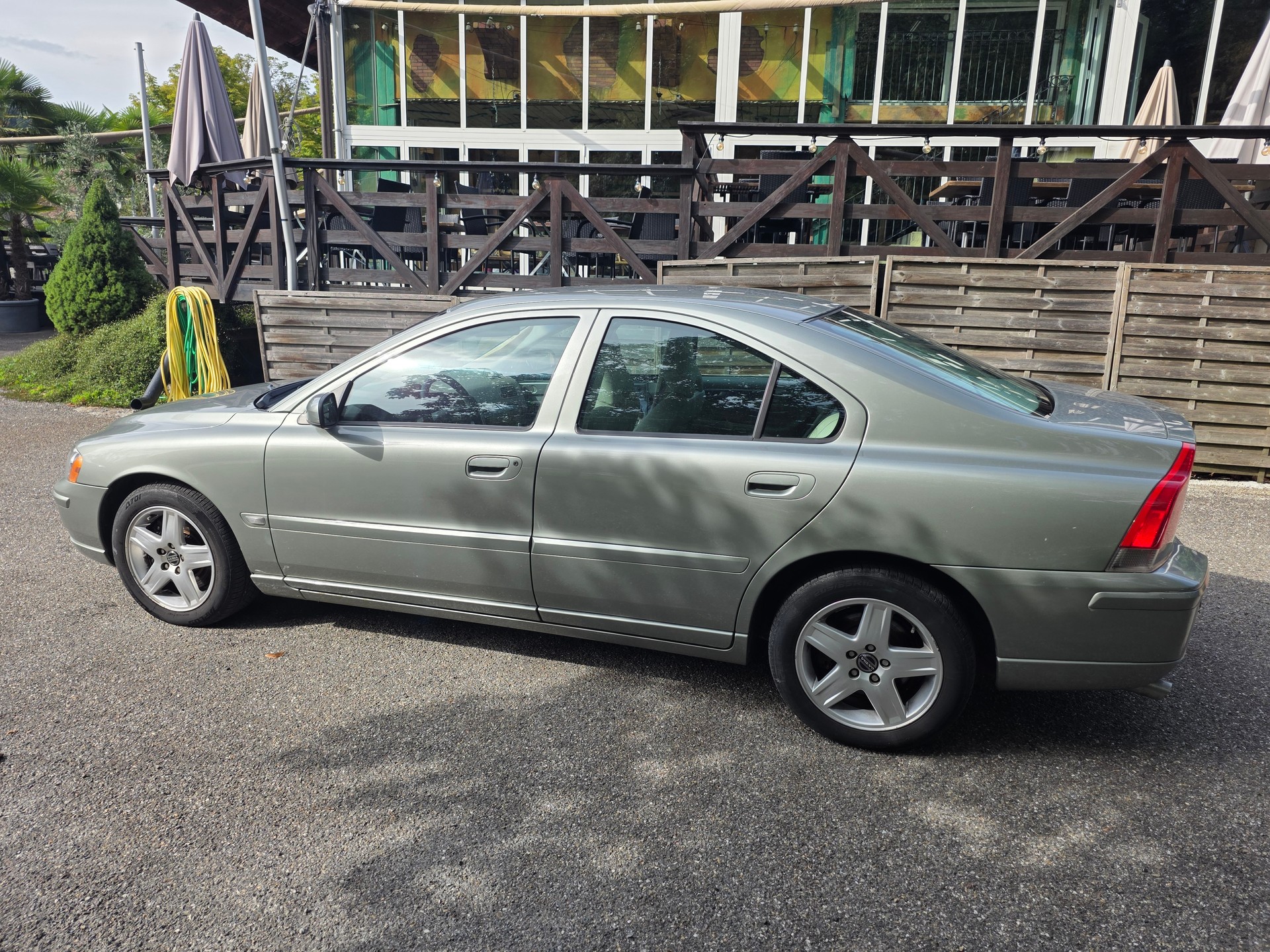 VOLVO S60 2.4 Momentum ☆☆☆ Inklusive frischer MFK ☆☆☆-image-3