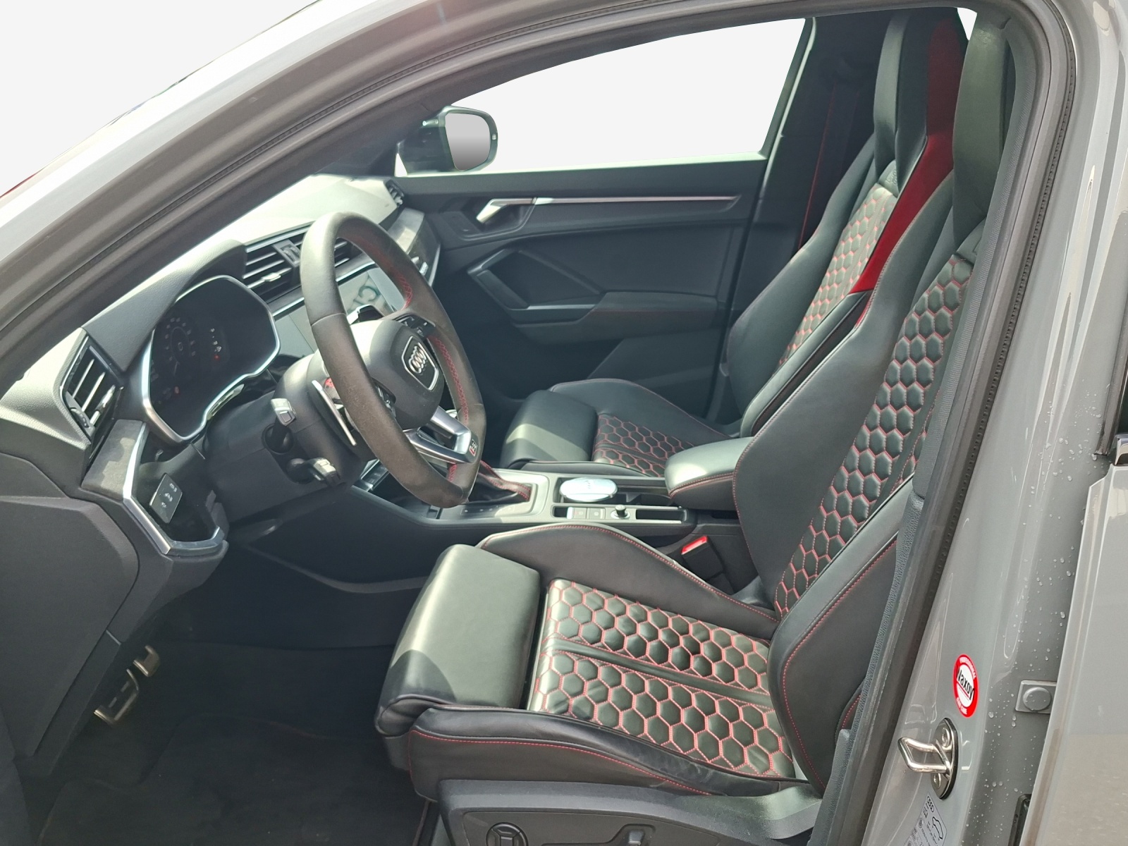 AUDI RS Q3 Sportback quattro S tronic-image-7