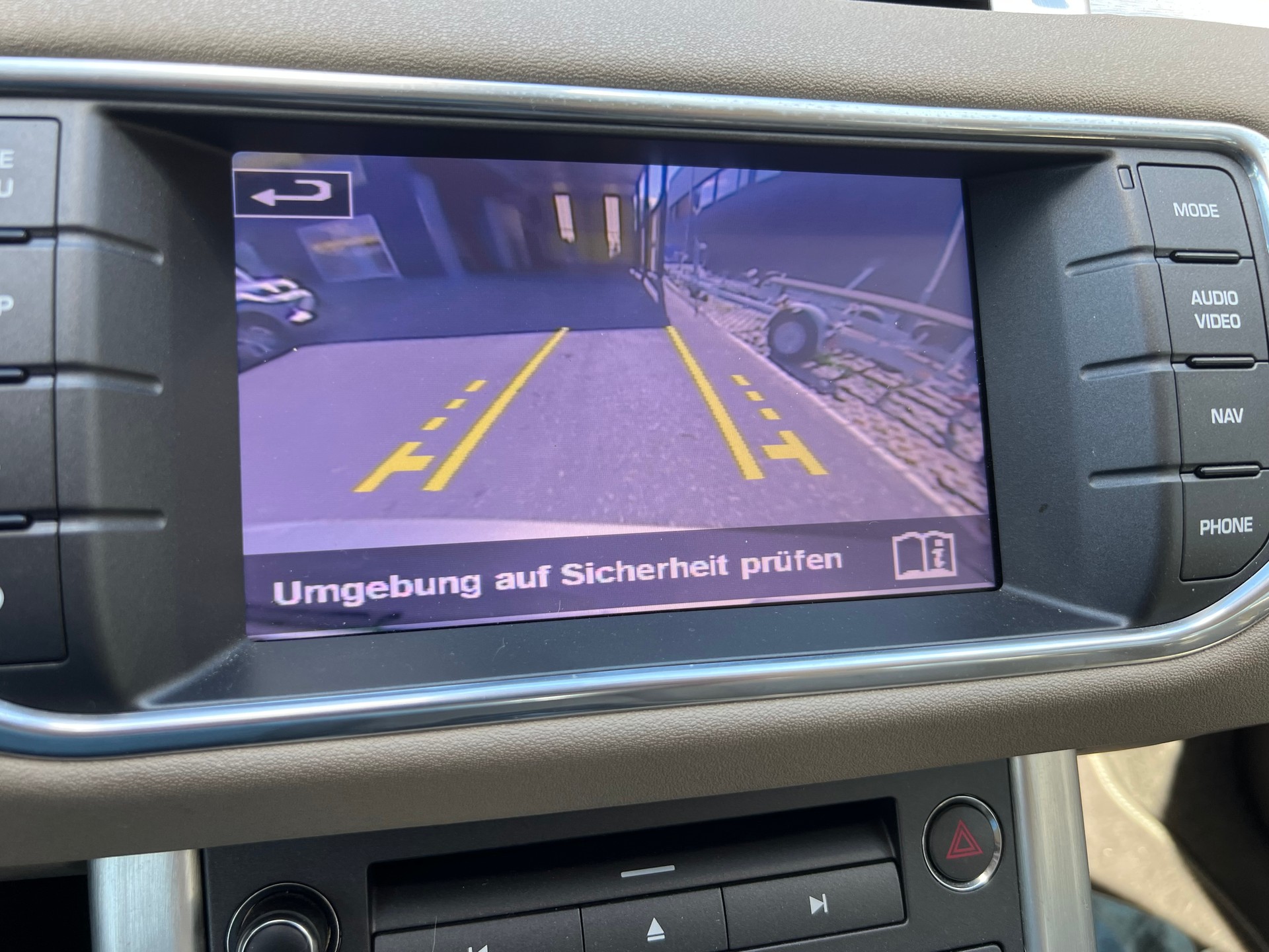 LAND ROVER Range Rover Evoque 2.2 TD4 Prestige AT6-image-13