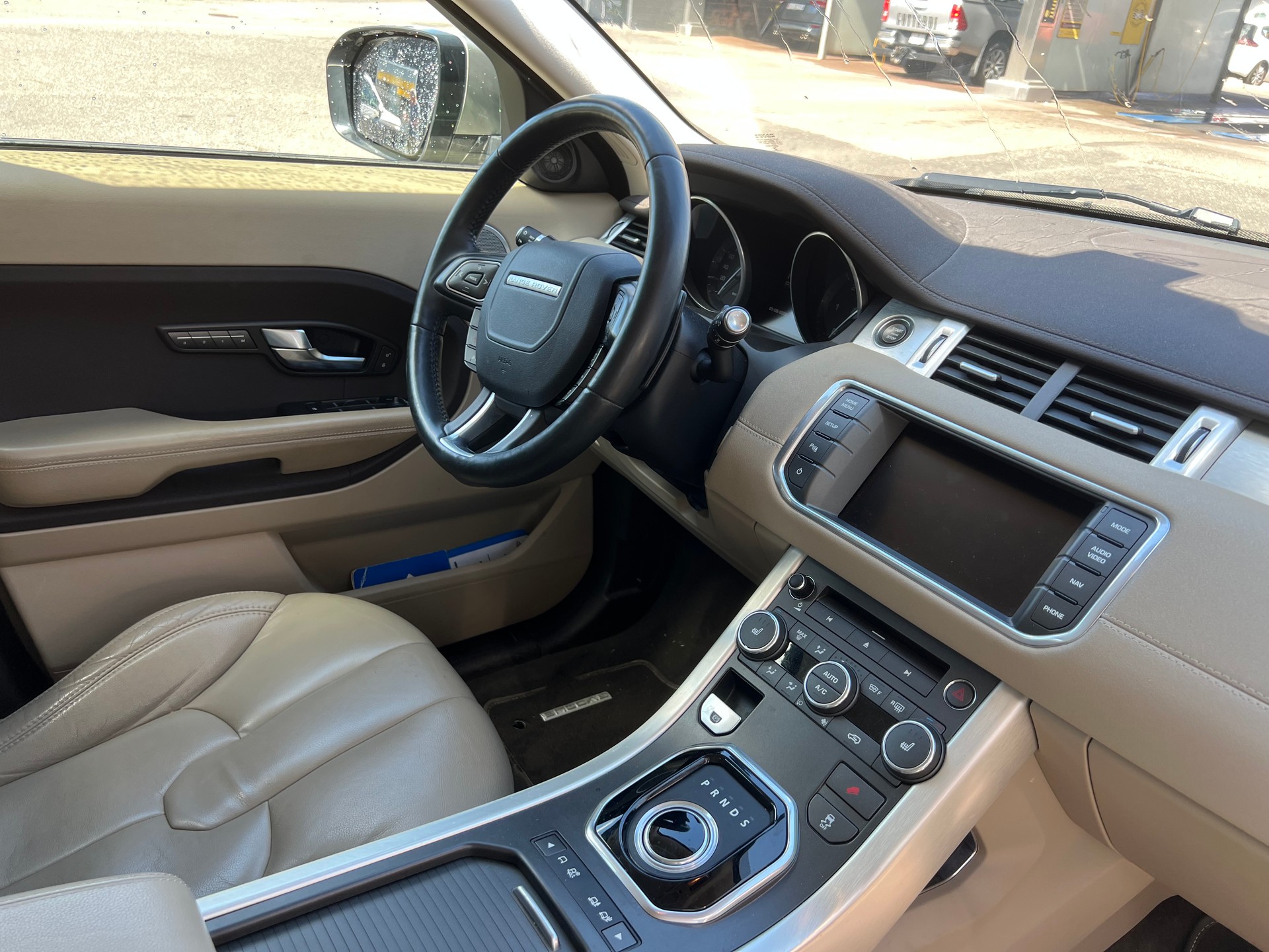 LAND ROVER Range Rover Evoque 2.2 TD4 Prestige AT6-image-6