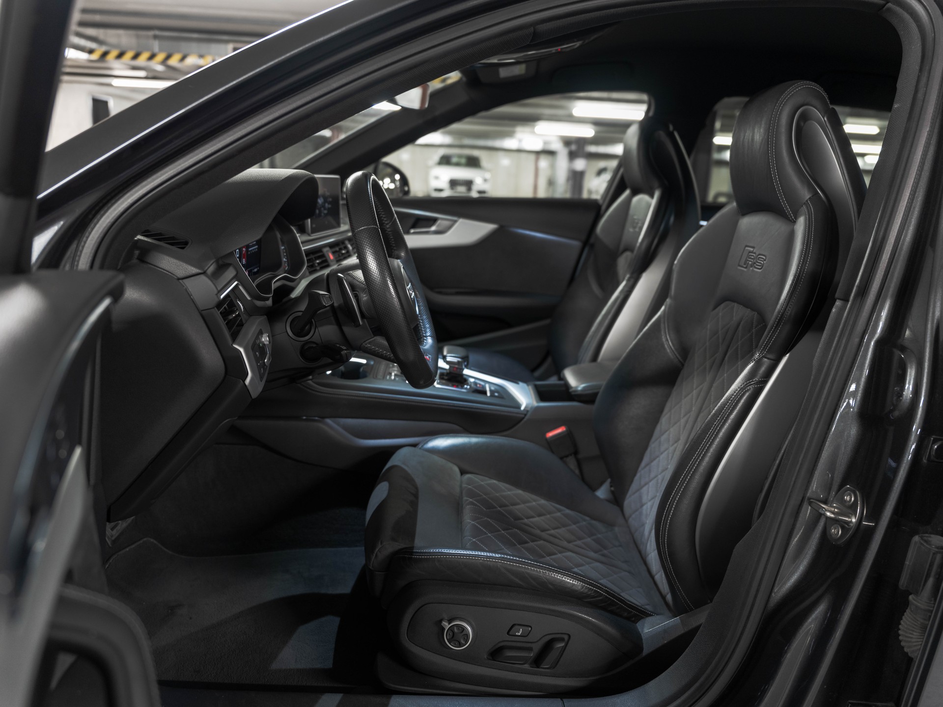 AUDI RS4 Avant 2.9 TFSI quattro tiptronic-image-28