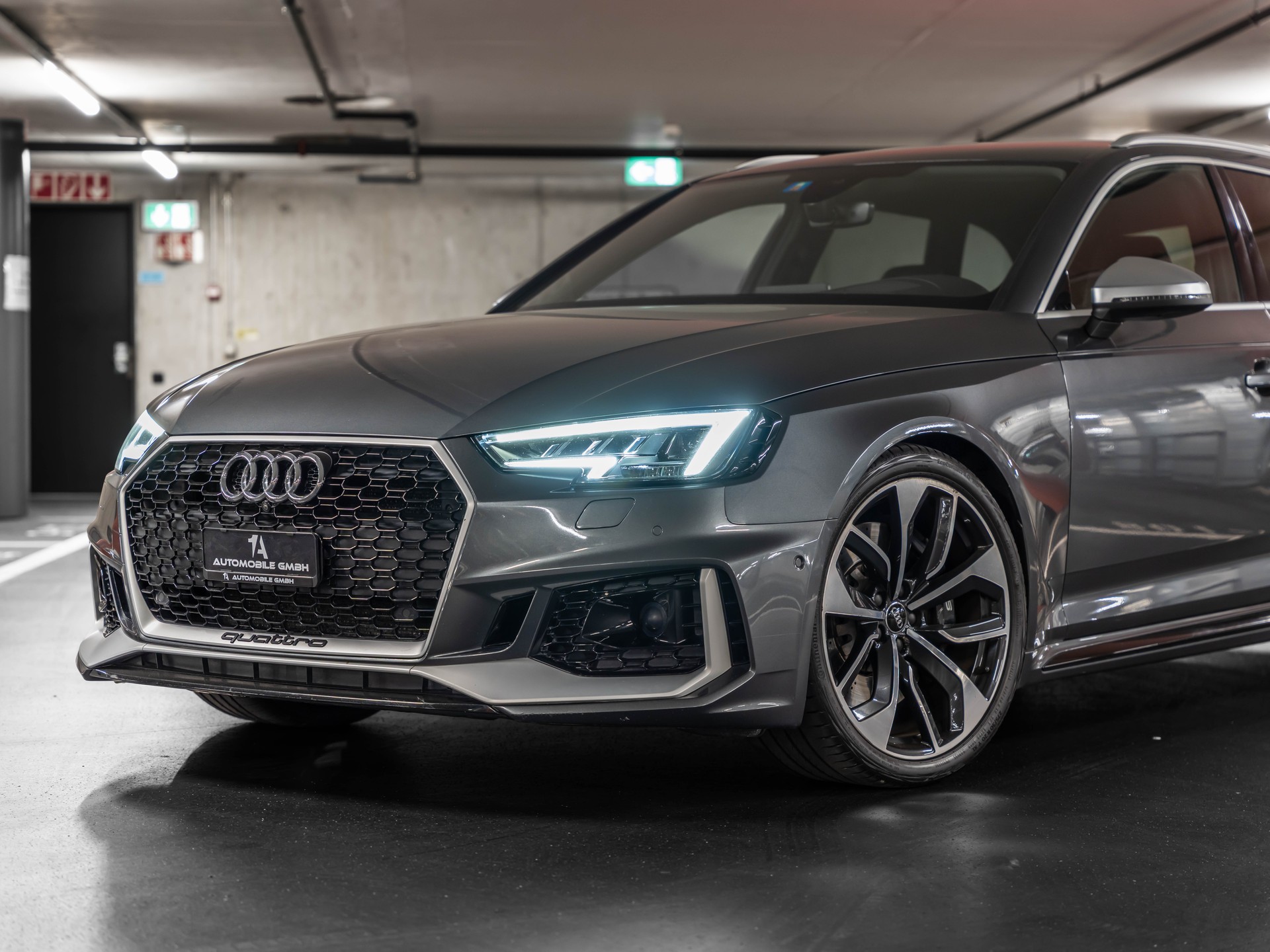 AUDI RS4 Avant 2.9 TFSI quattro tiptronic-image-1