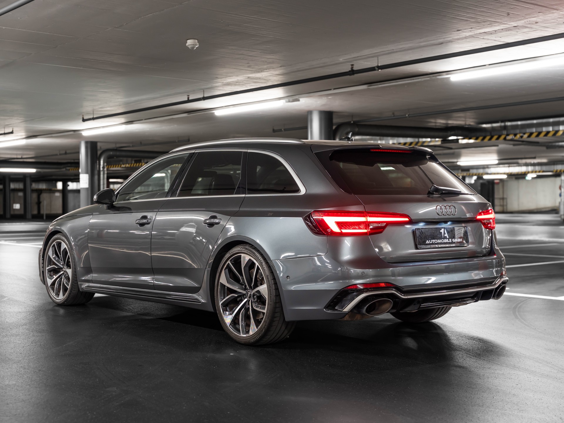 AUDI RS4 Avant 2.9 TFSI quattro tiptronic-image-5