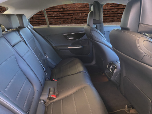 MERCEDES-BENZ C 200 4Matic-image-11
