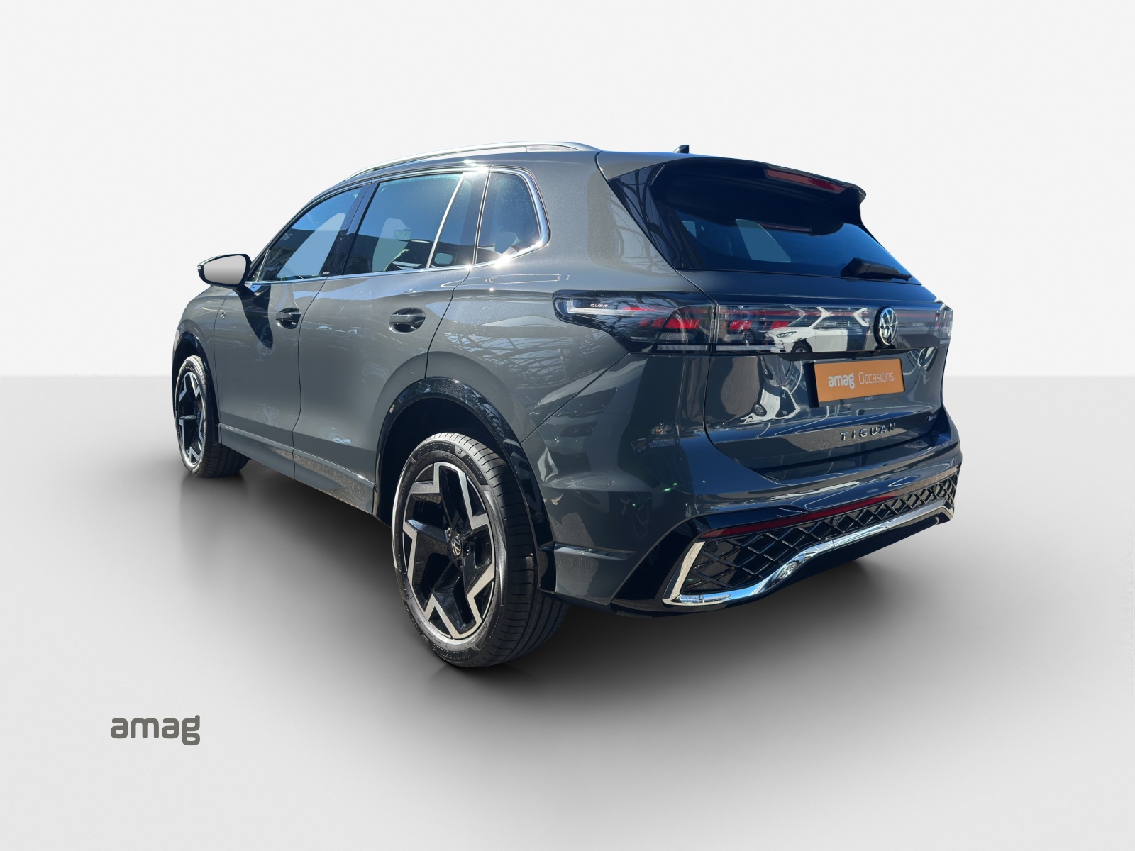 VW Tiguan 2.0 TSI DSG R-Line 4Motion-image-2