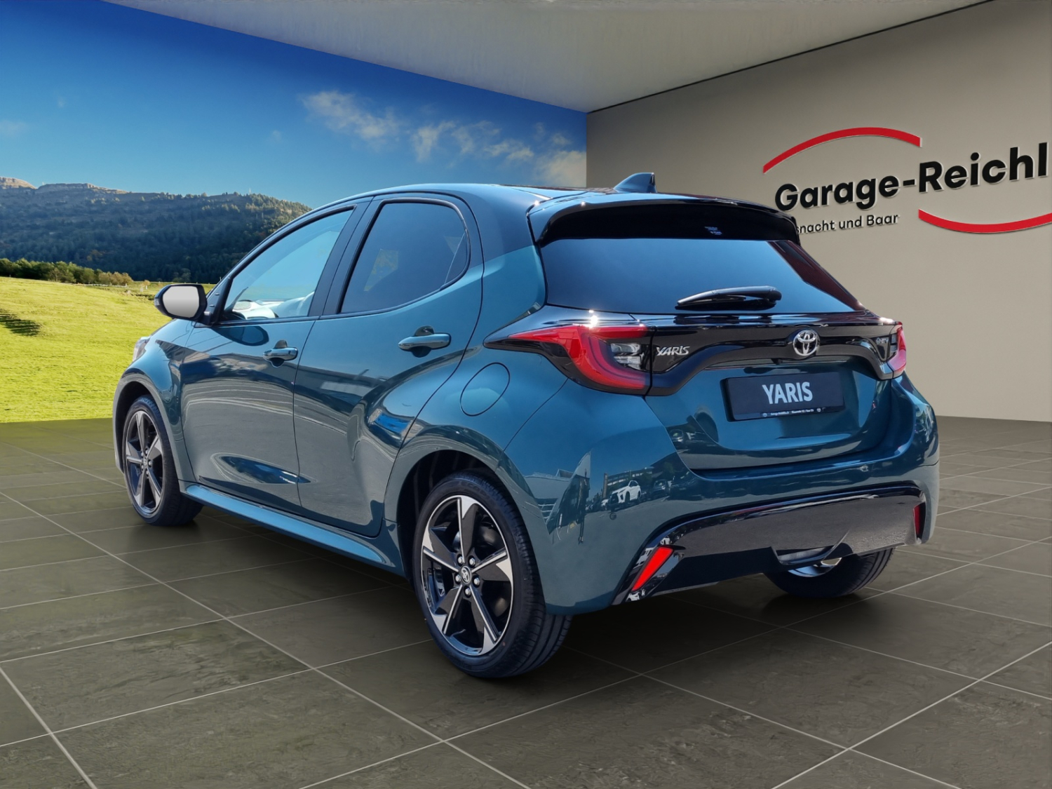 TOYOTA Yaris 1.5 VVT-i HSD Premium-image-2