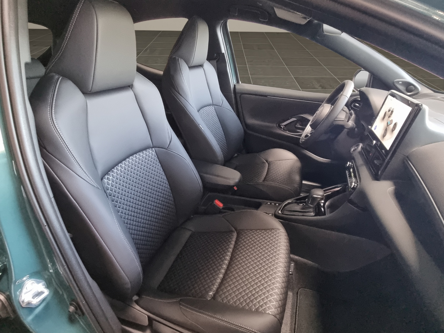 TOYOTA Yaris 1.5 VVT-i HSD Premium-image-9