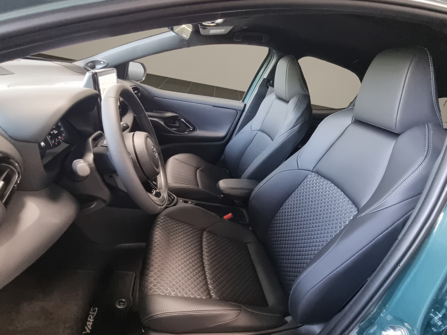 TOYOTA Yaris 1.5 VVT-i HSD Premium-image-8