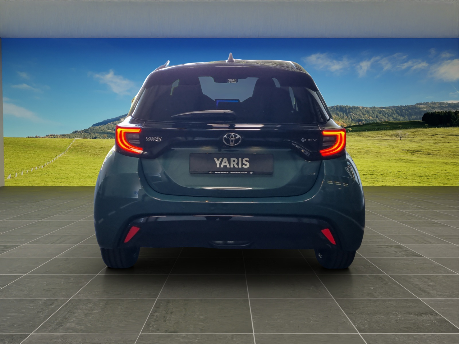 TOYOTA Yaris 1.5 VVT-i HSD Premium-image-3