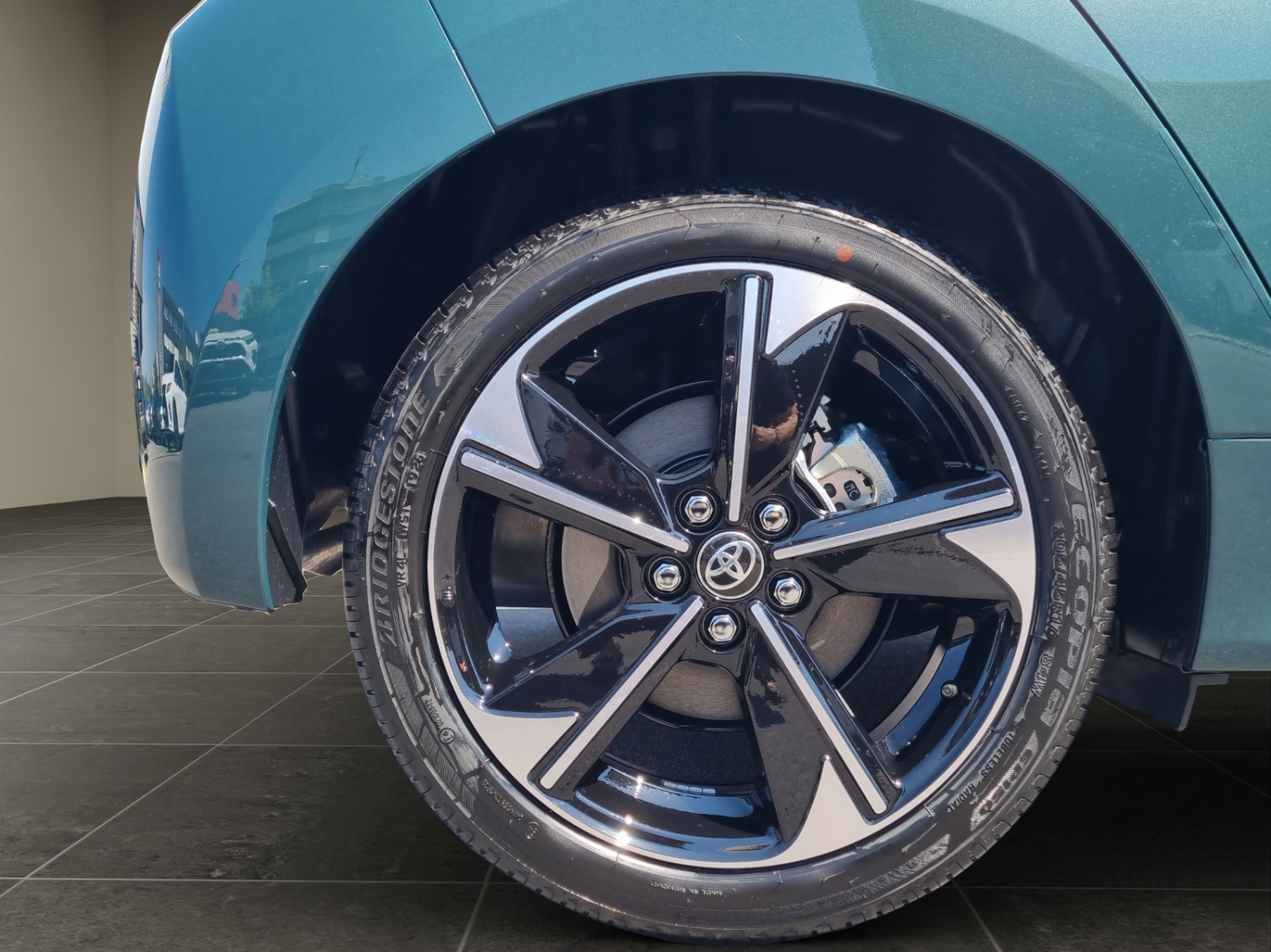 TOYOTA Yaris 1.5 VVT-i HSD Premium-image-19