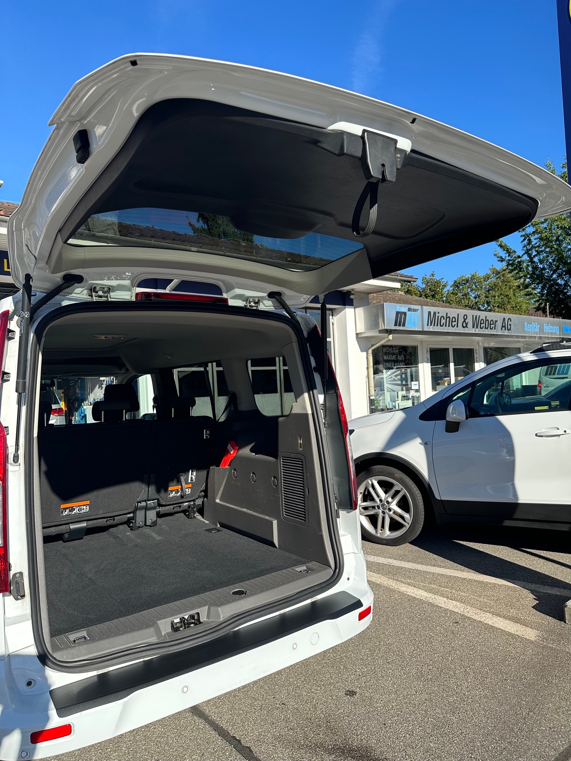 FORD Grand Tourneo Connect 1.5 EcoBlue Titanium Automat-image-12
