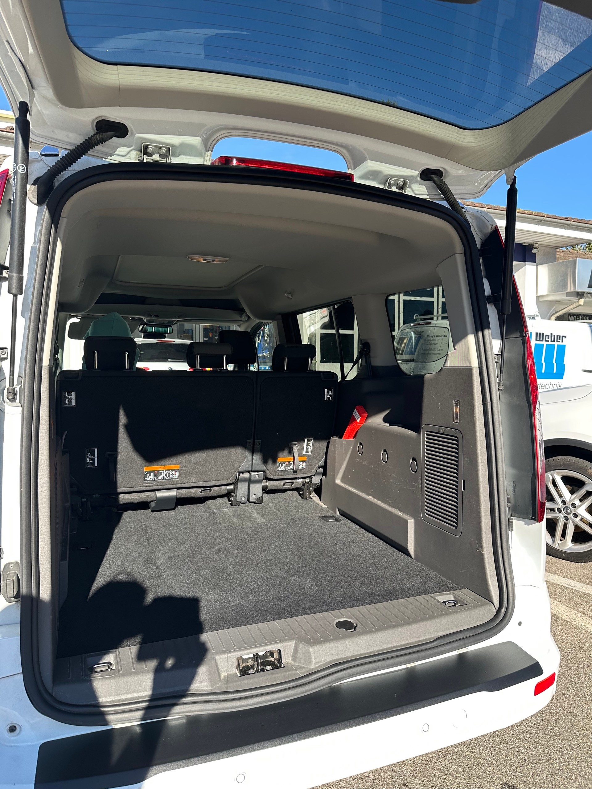 FORD Grand Tourneo Connect 1.5 EcoBlue Titanium Automat-image-11